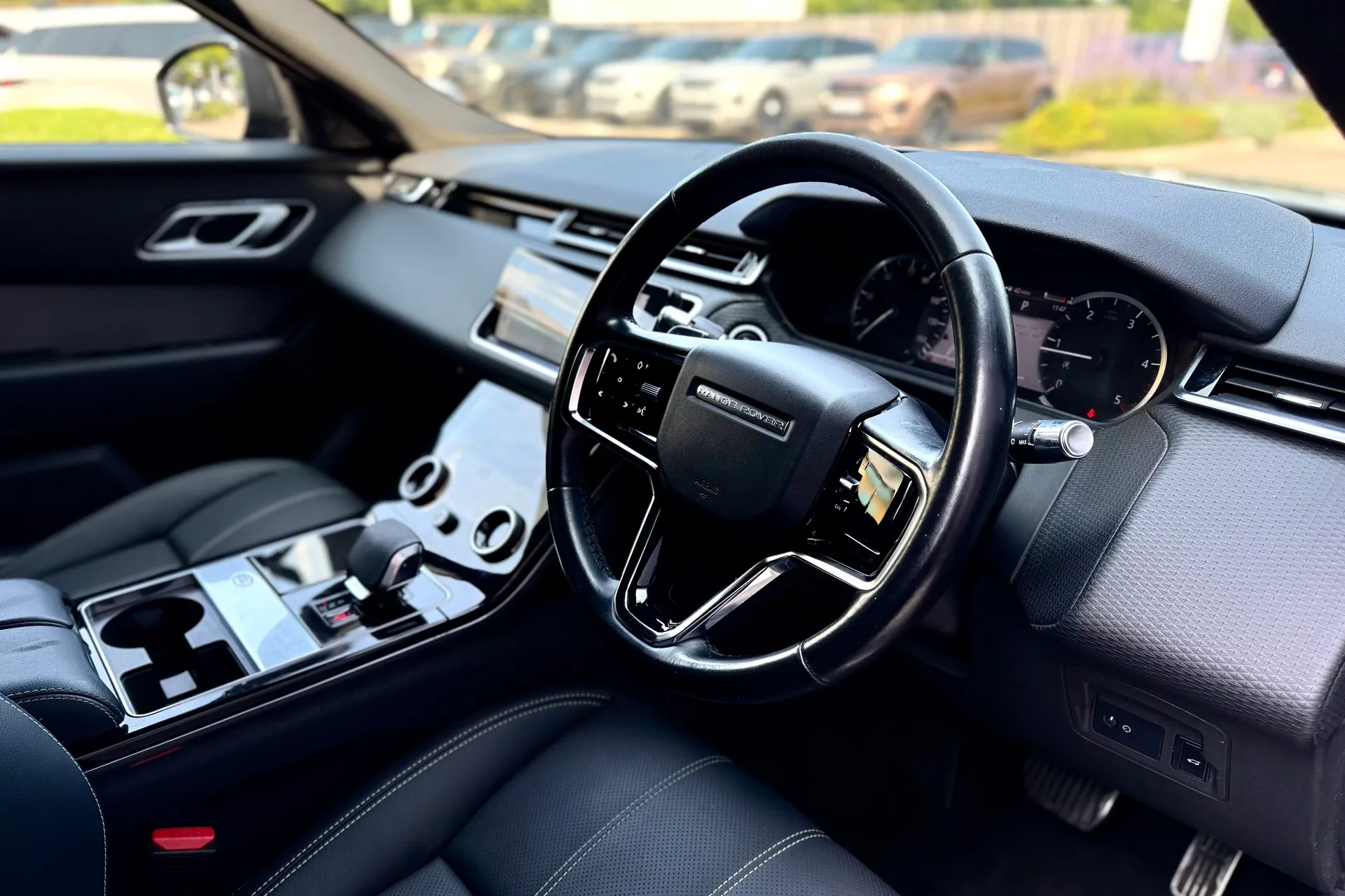 LAND ROVER RANGE ROVER VELAR thumbnail image number 43