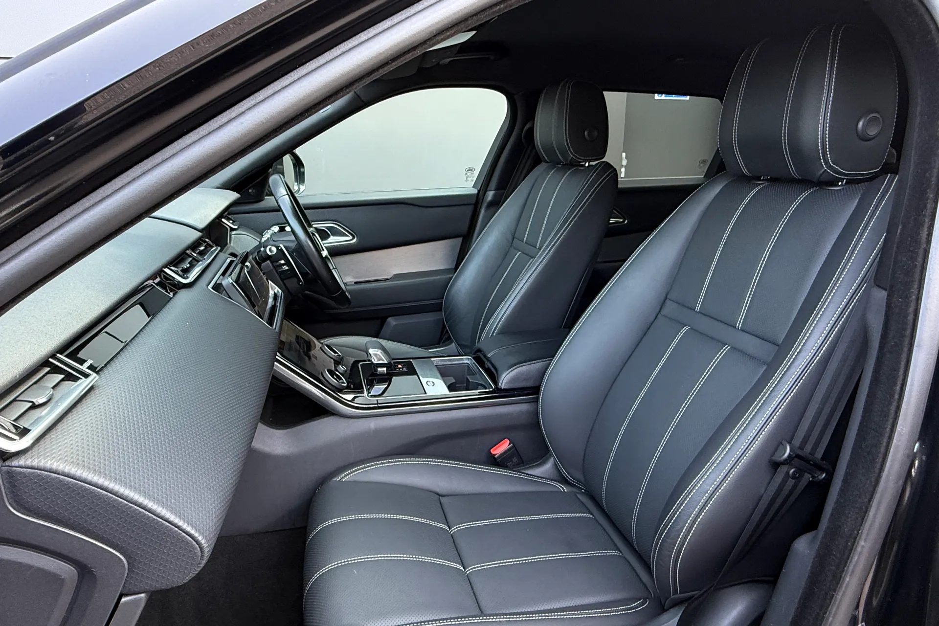 LAND ROVER RANGE ROVER VELAR thumbnail image number 46