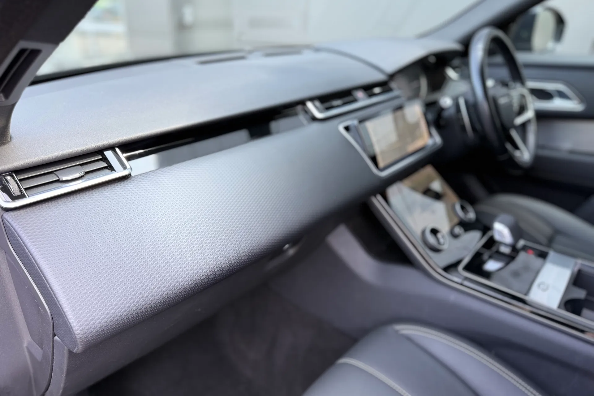 LAND ROVER RANGE ROVER VELAR thumbnail image number 45