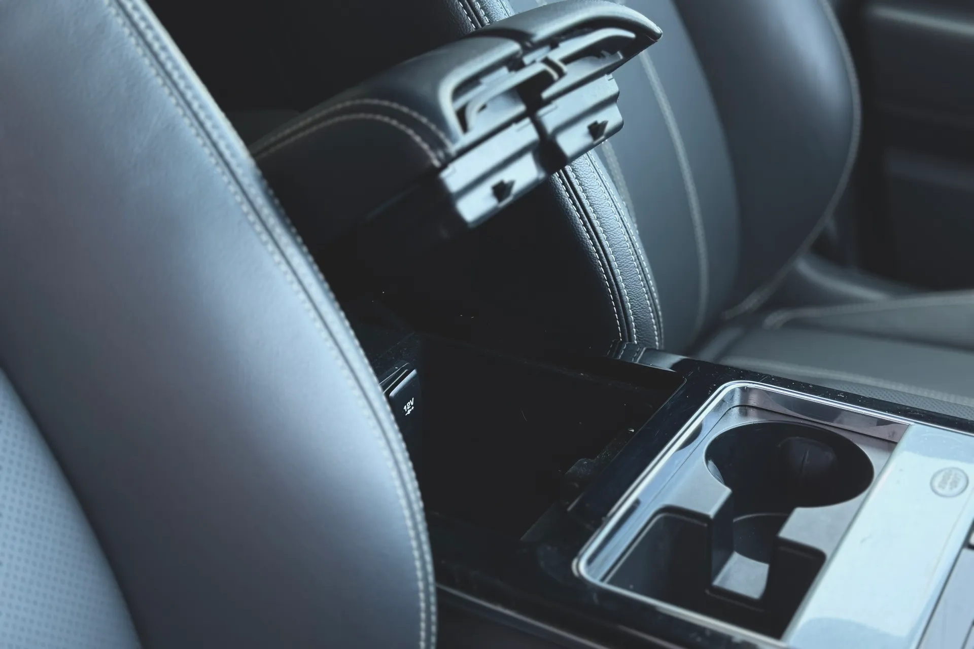 LAND ROVER RANGE ROVER VELAR thumbnail image number 44