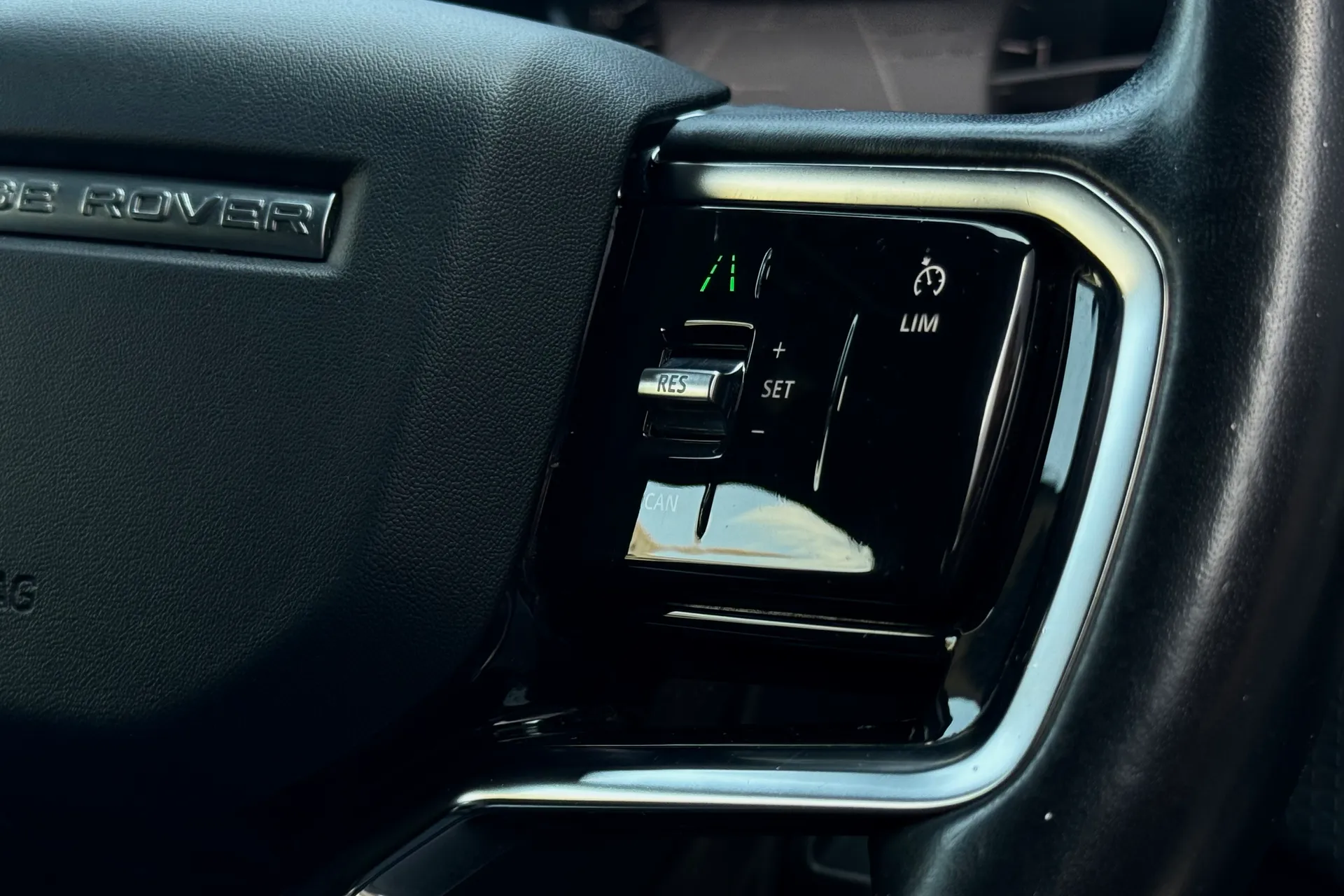 LAND ROVER RANGE ROVER VELAR thumbnail image number 31