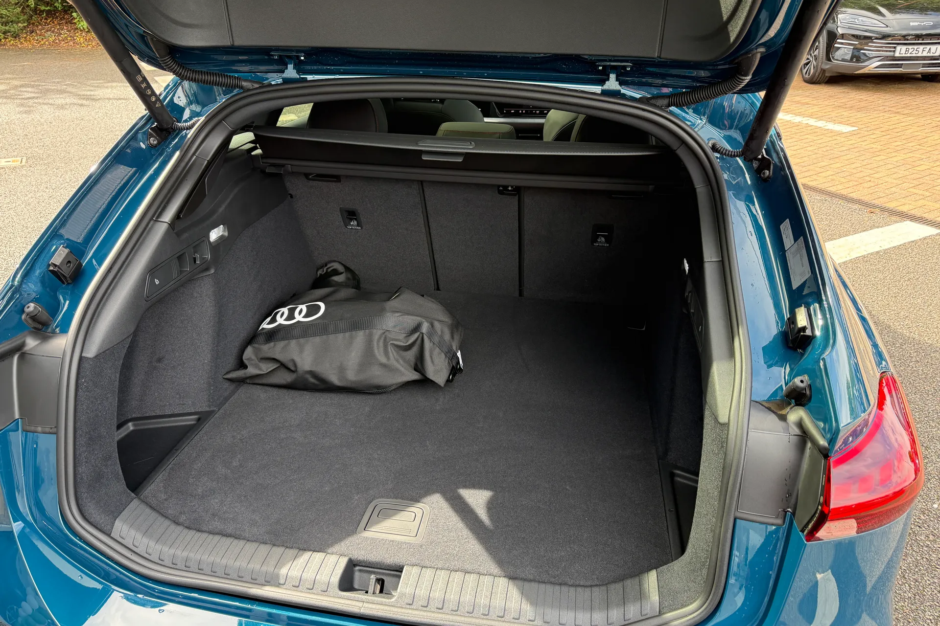 Audi A6 thumbnail image number 37