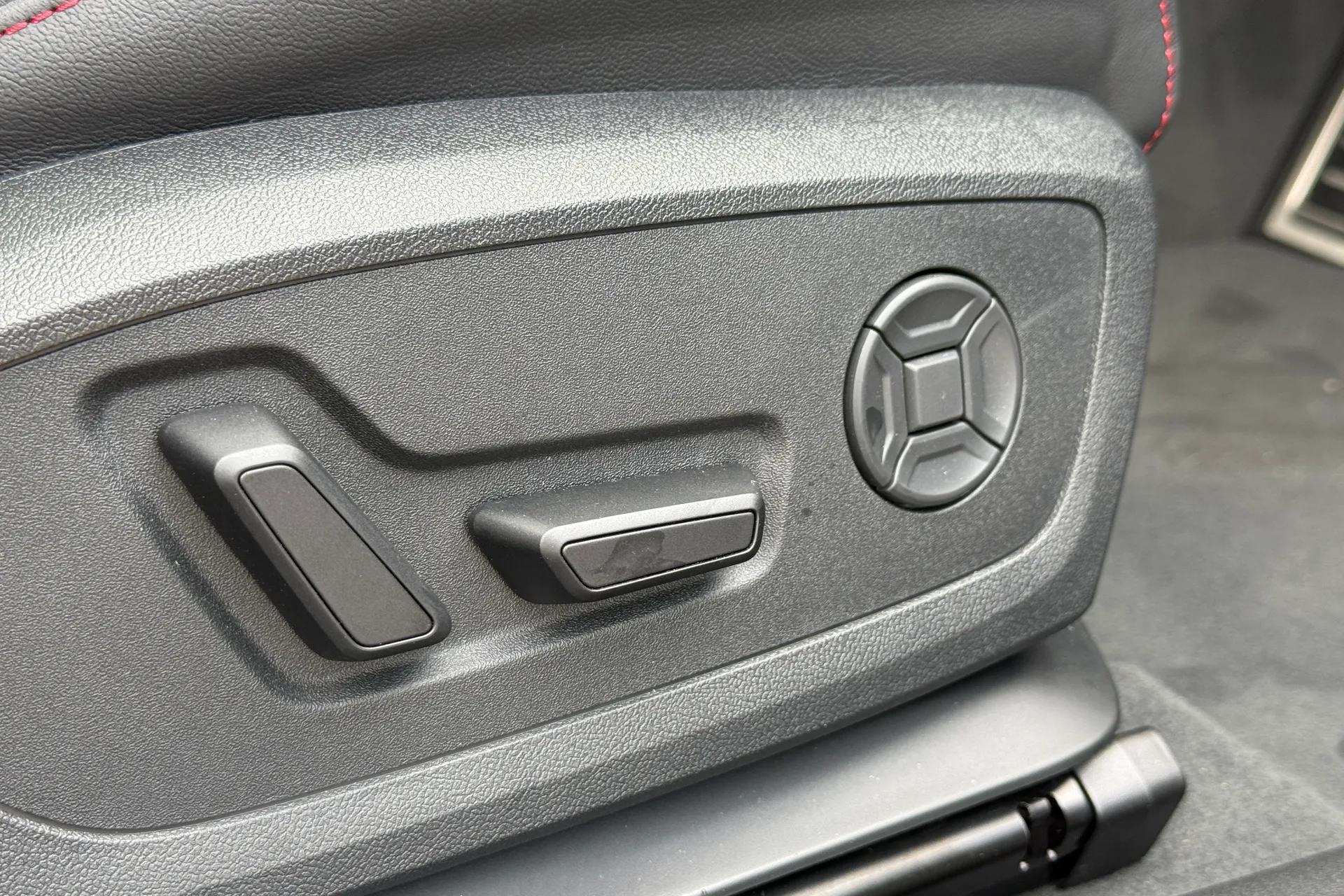 Audi A6 thumbnail image number 31