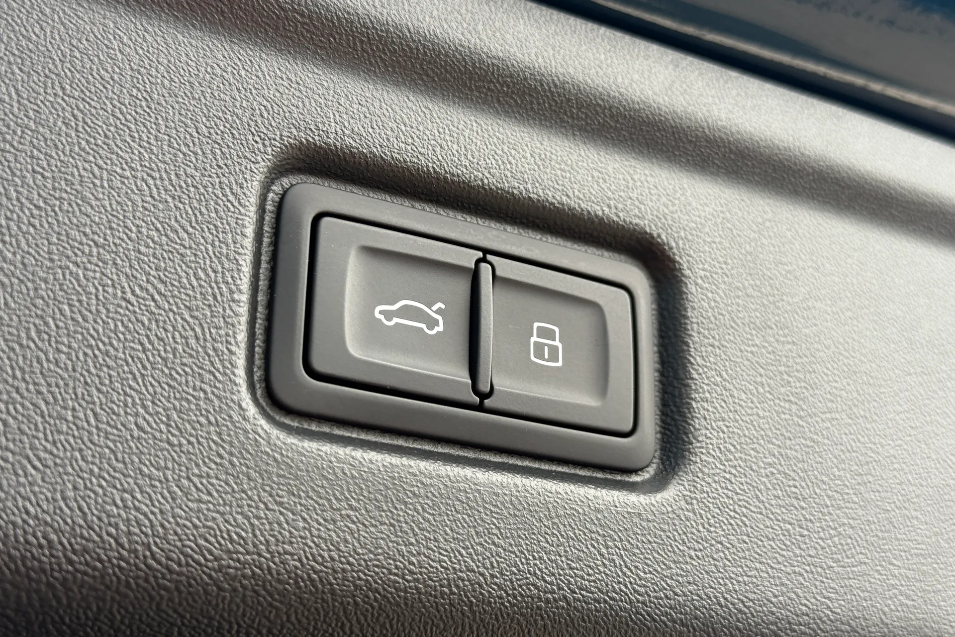 Audi A6 thumbnail image number 38