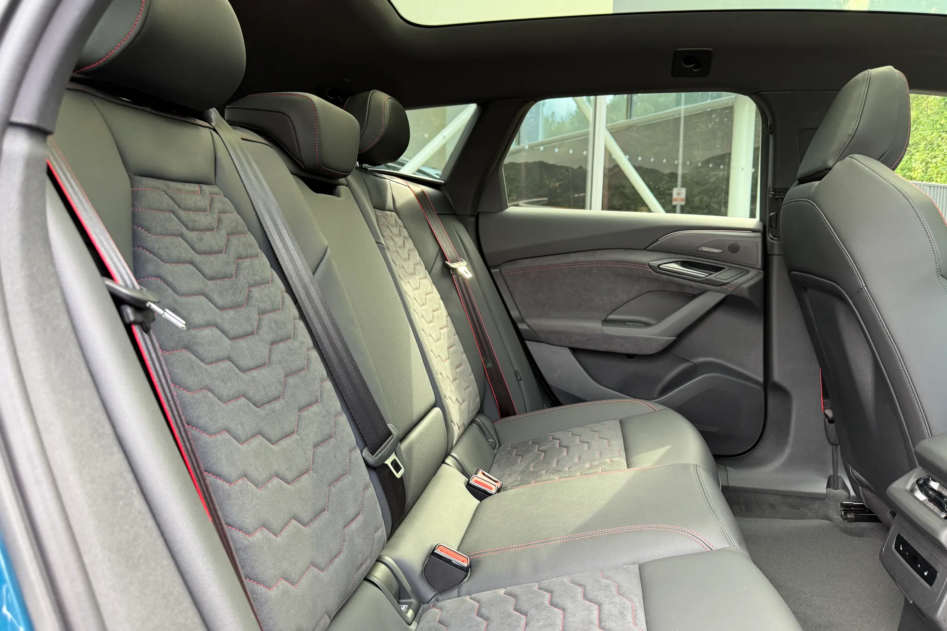 Audi A6 thumbnail image number 32