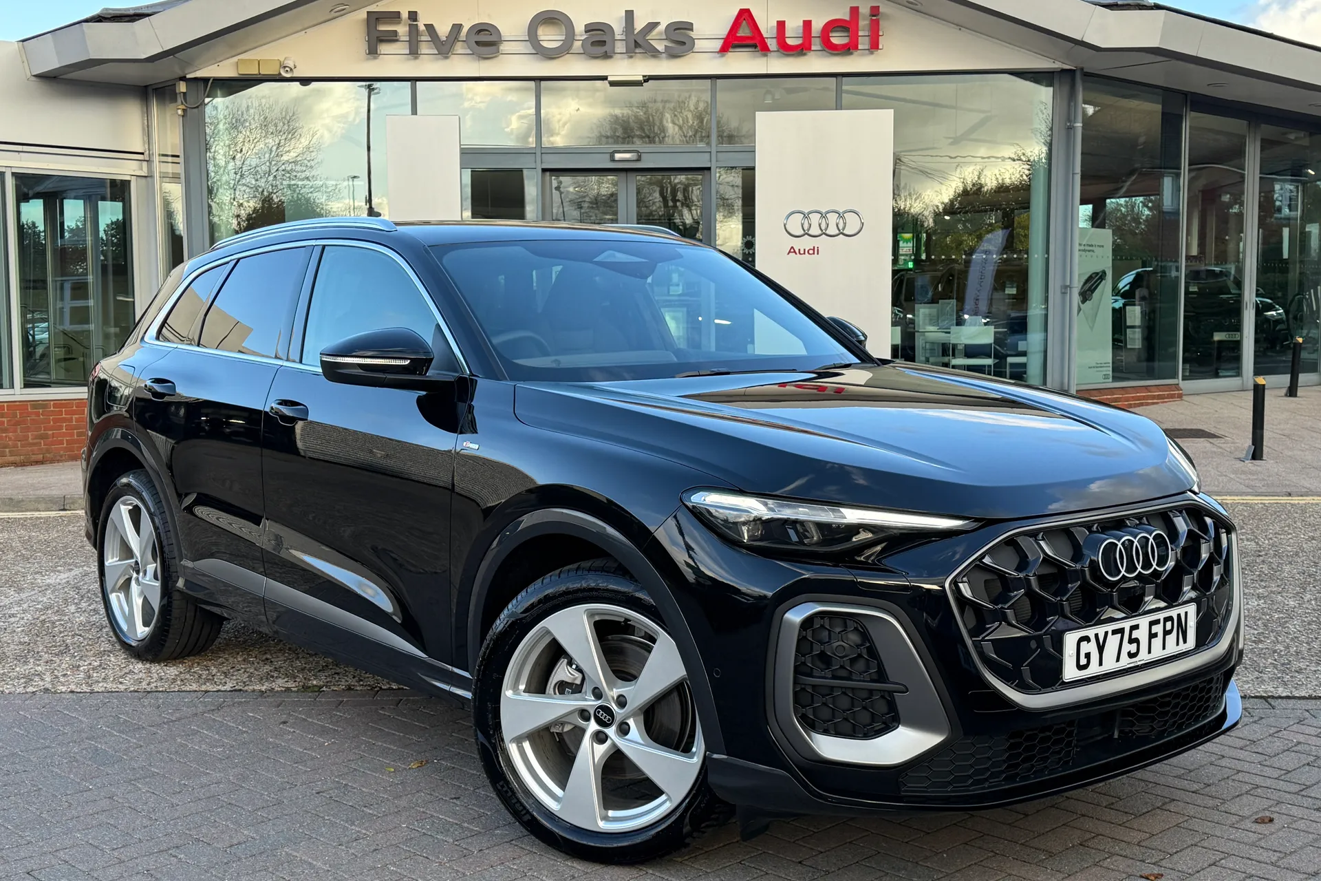 Audi Q5 focused image