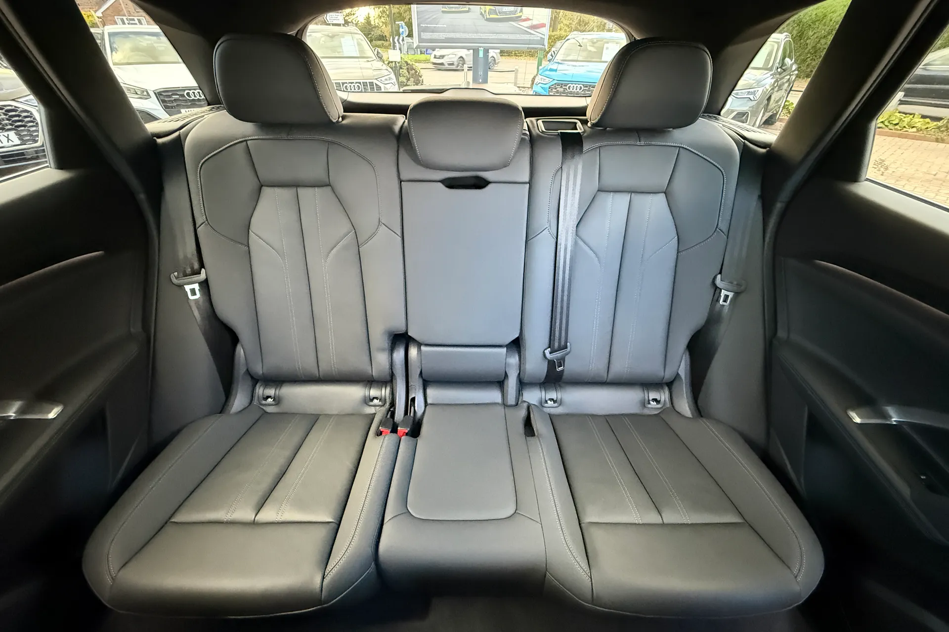 Audi Q5 thumbnail image number 31