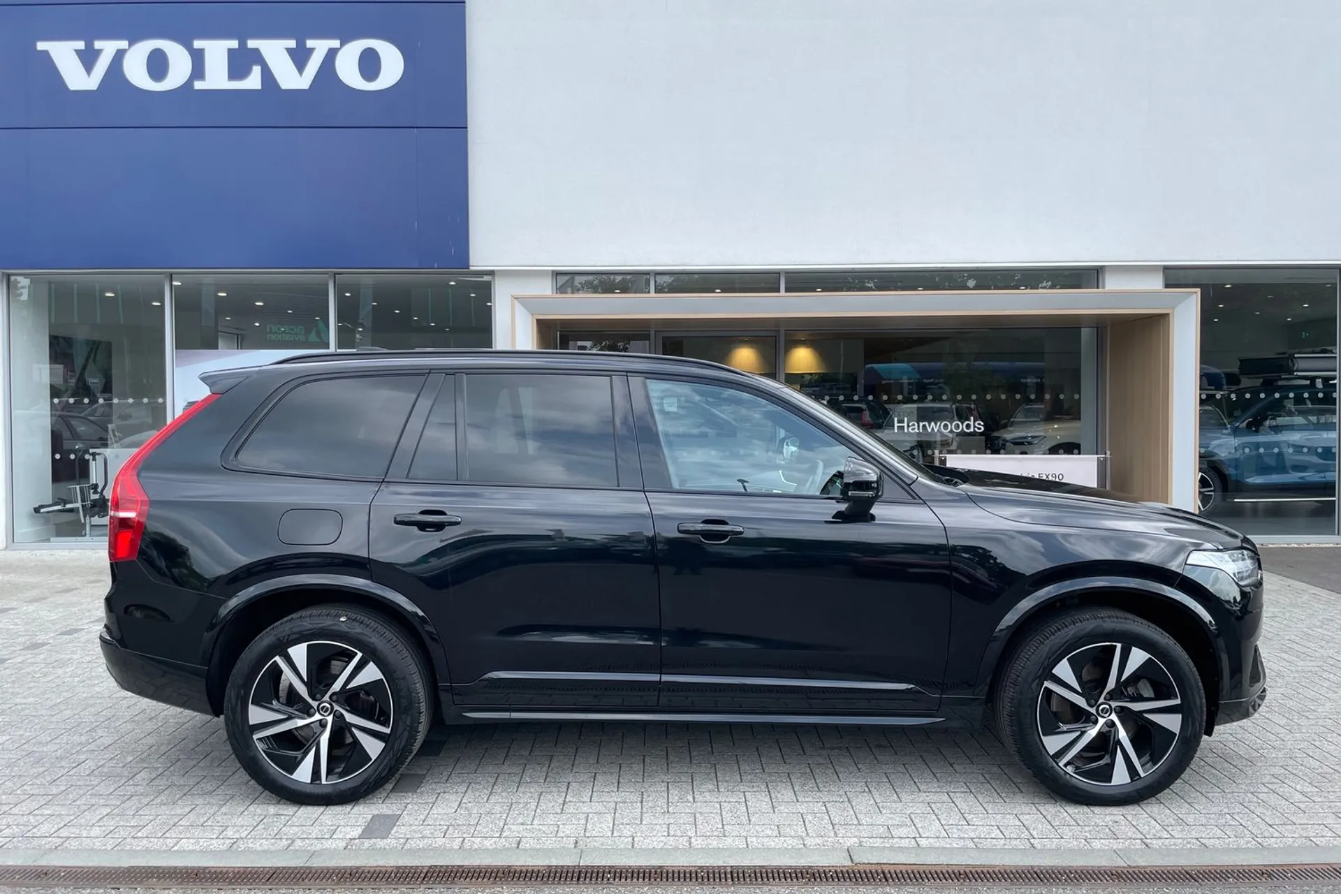 Volvo XC90 thumbnail image number 2