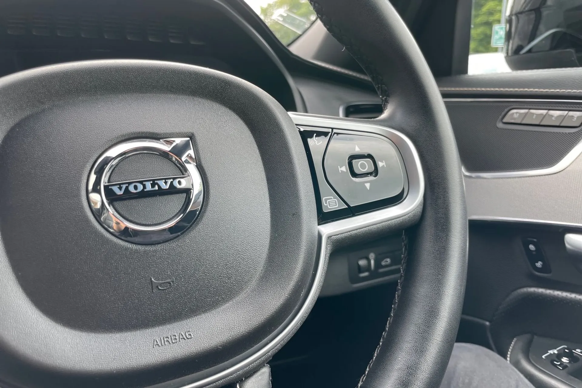 Volvo XC90 thumbnail image number 38