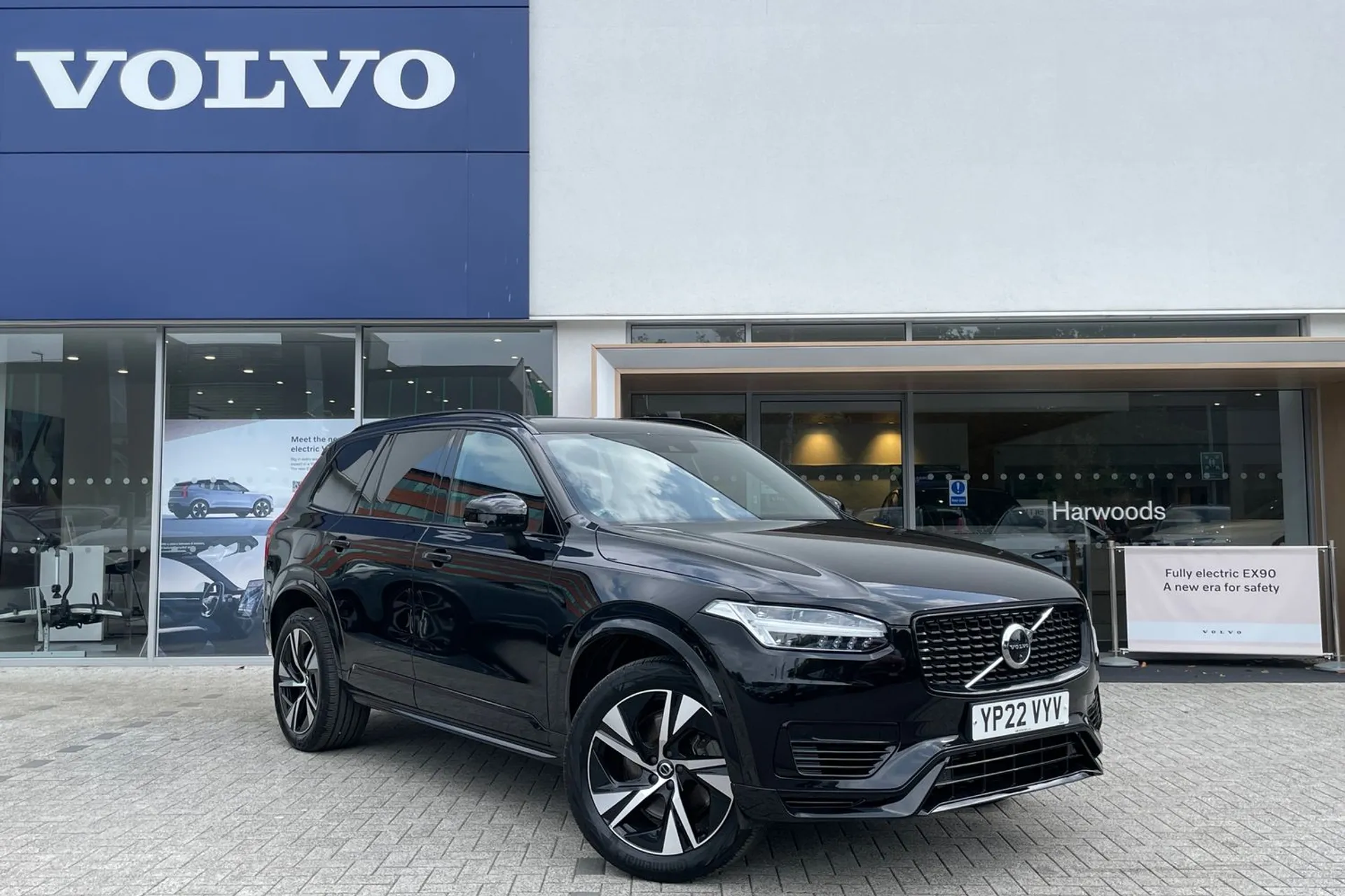 Volvo XC90 focused image