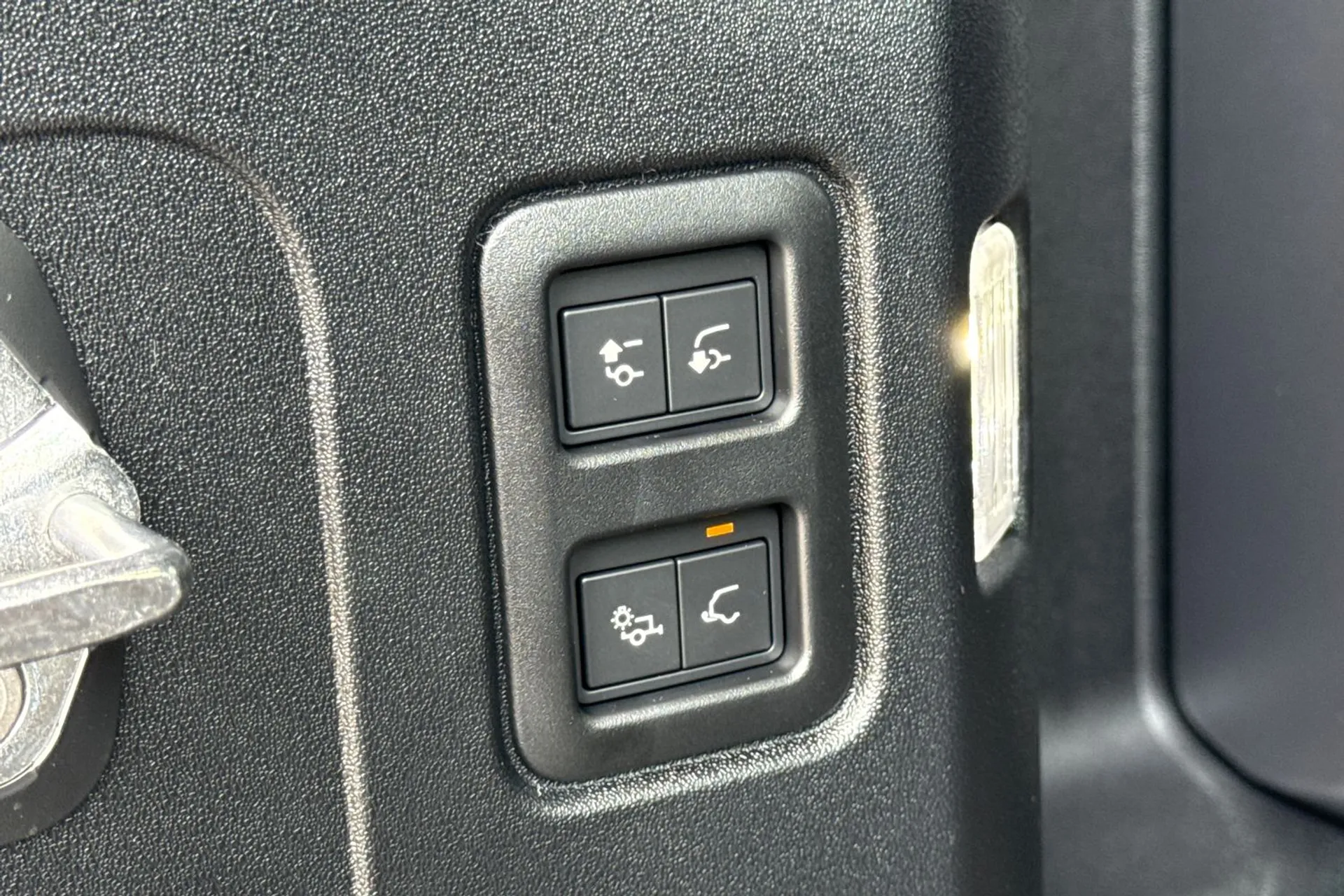 LAND ROVER Defender 110 thumbnail image number 93