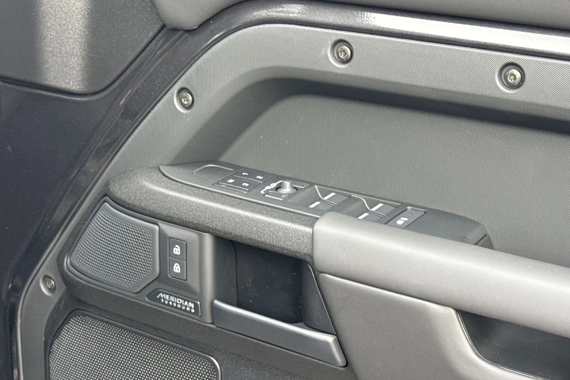 LAND ROVER Defender 110 thumbnail image number 57