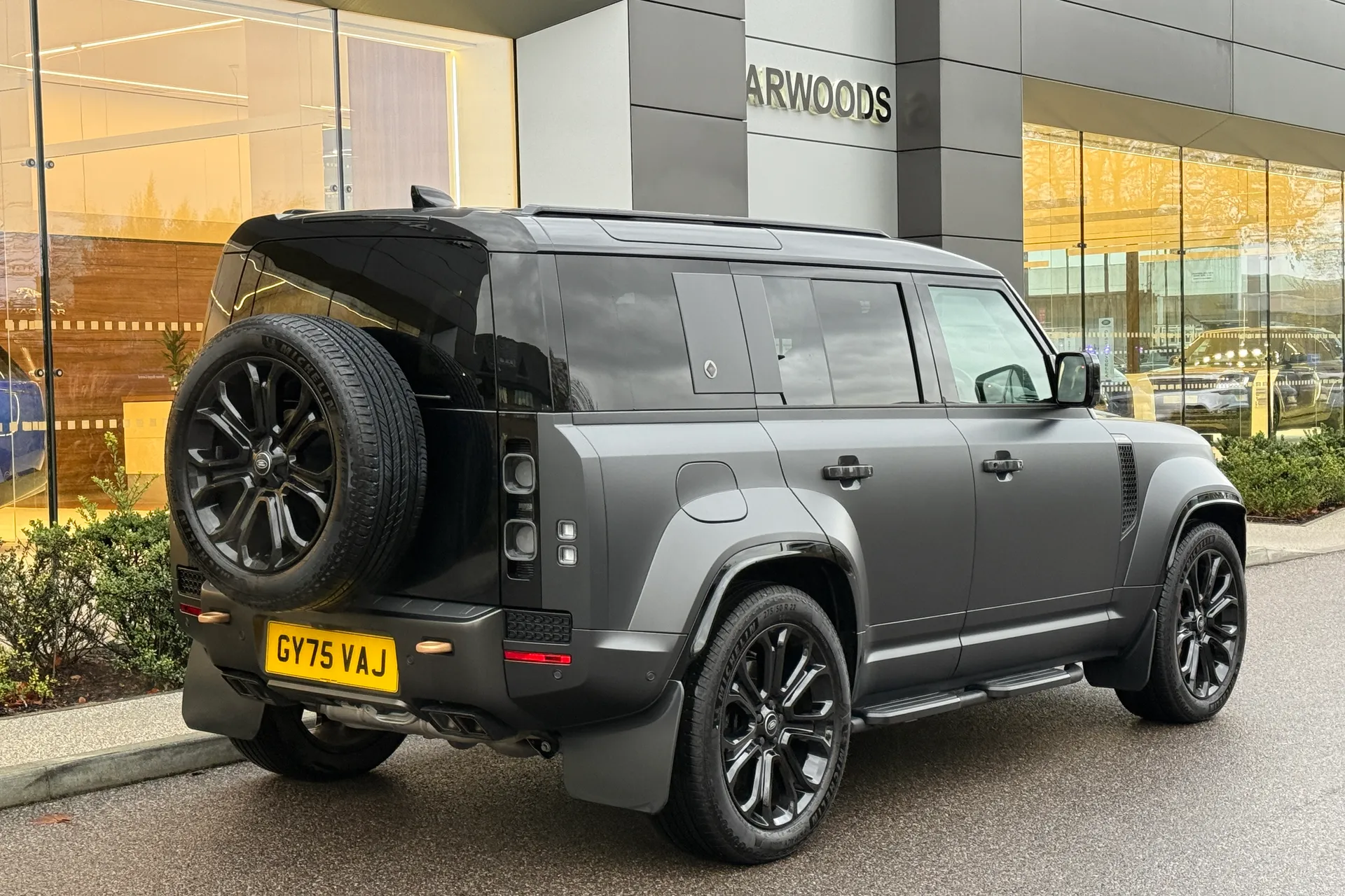 LAND ROVER Defender 110 thumbnail image number 38