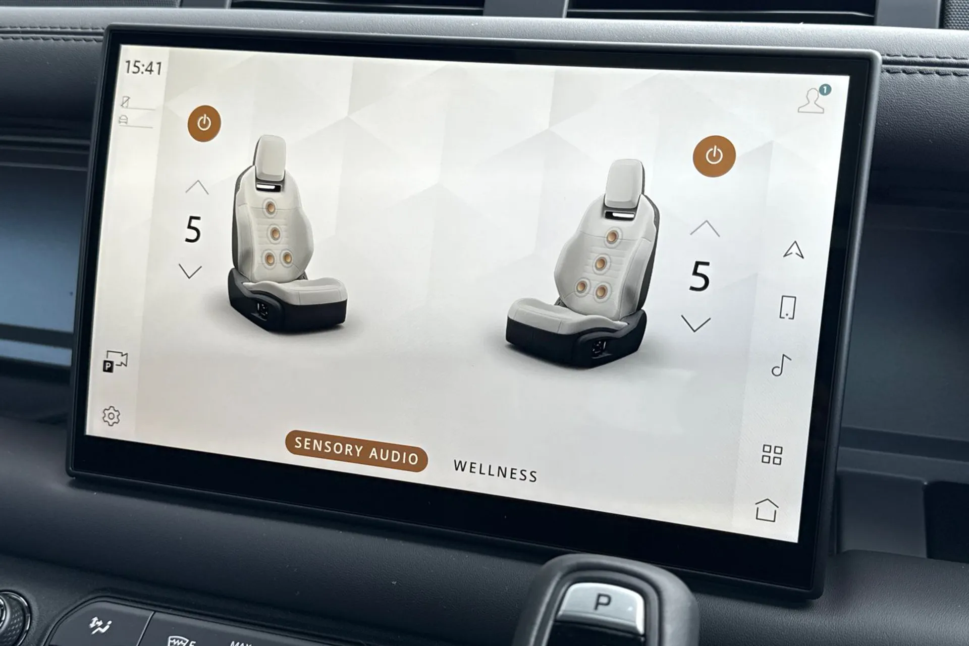 LAND ROVER Defender 110 thumbnail image number 59