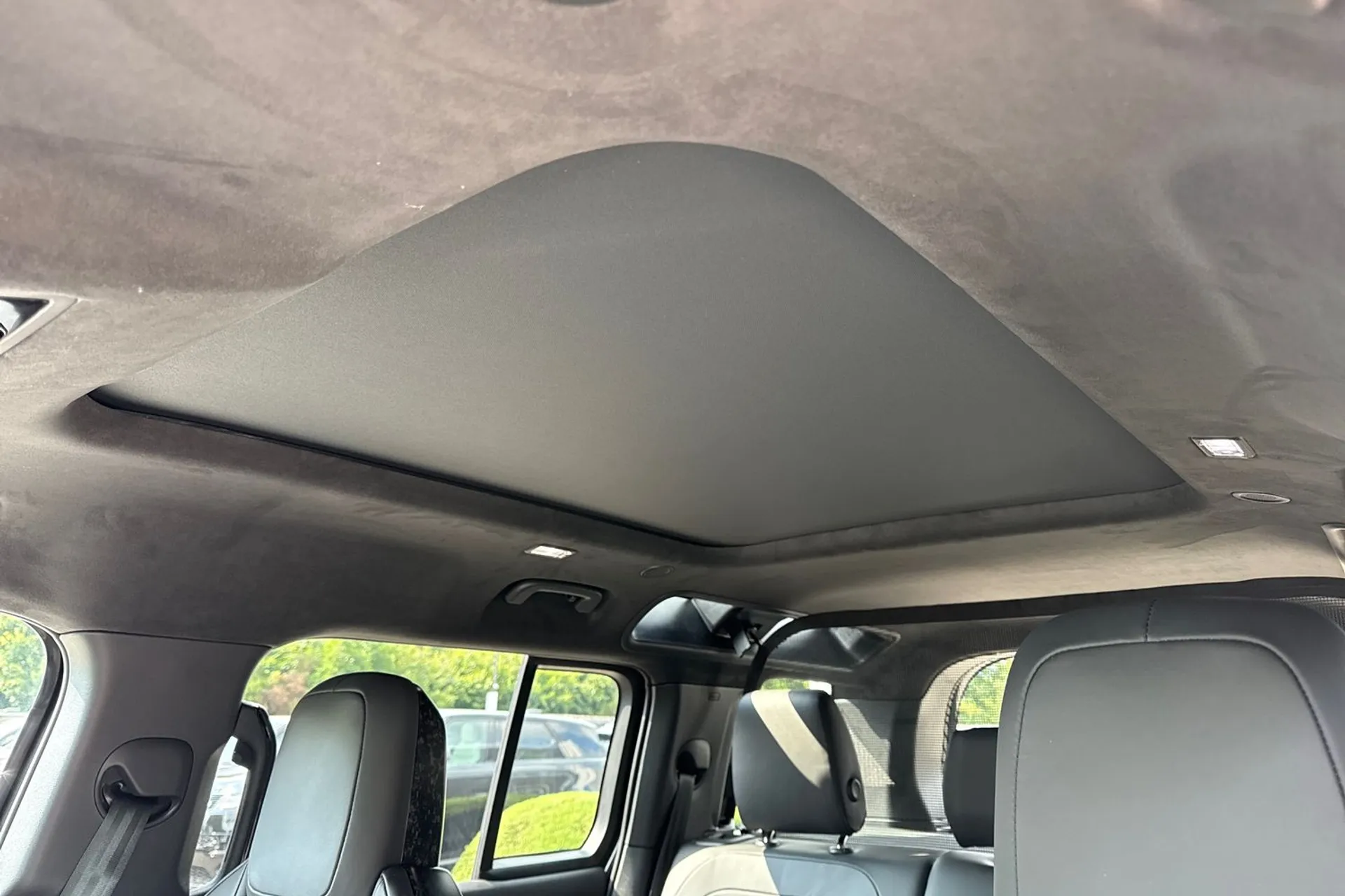 LAND ROVER Defender 110 thumbnail image number 6