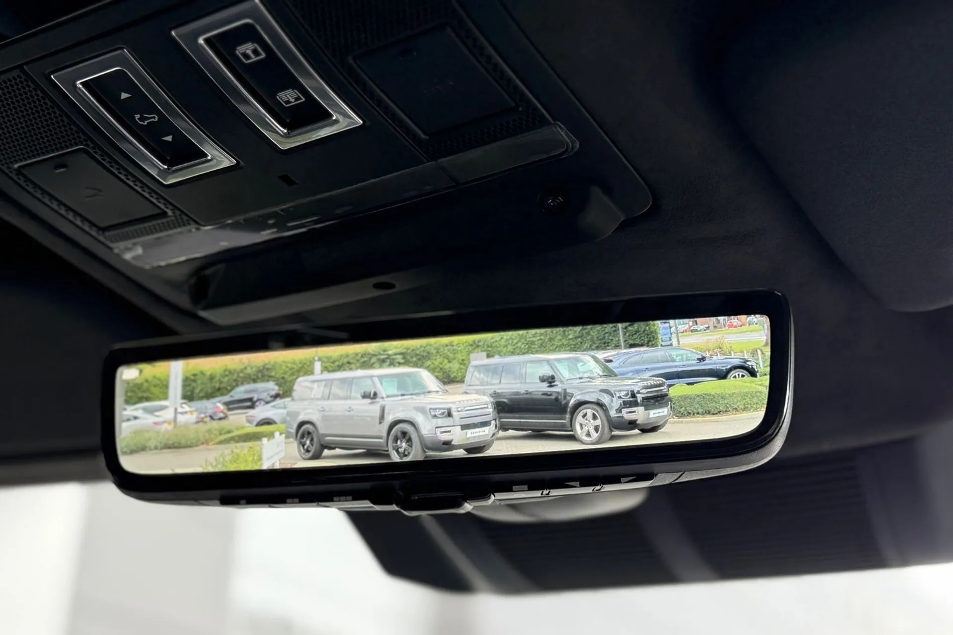 LAND ROVER Defender 110 thumbnail image number 52