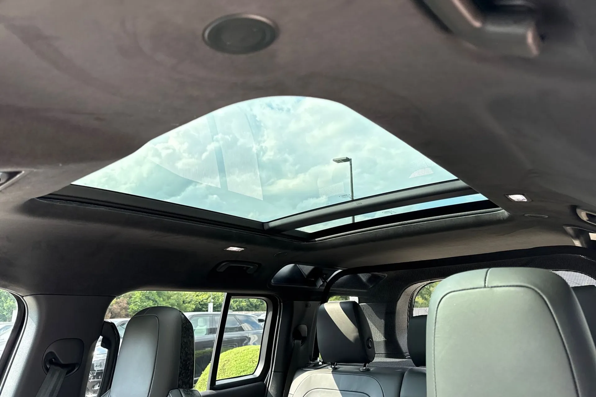 LAND ROVER Defender 110 thumbnail image number 5