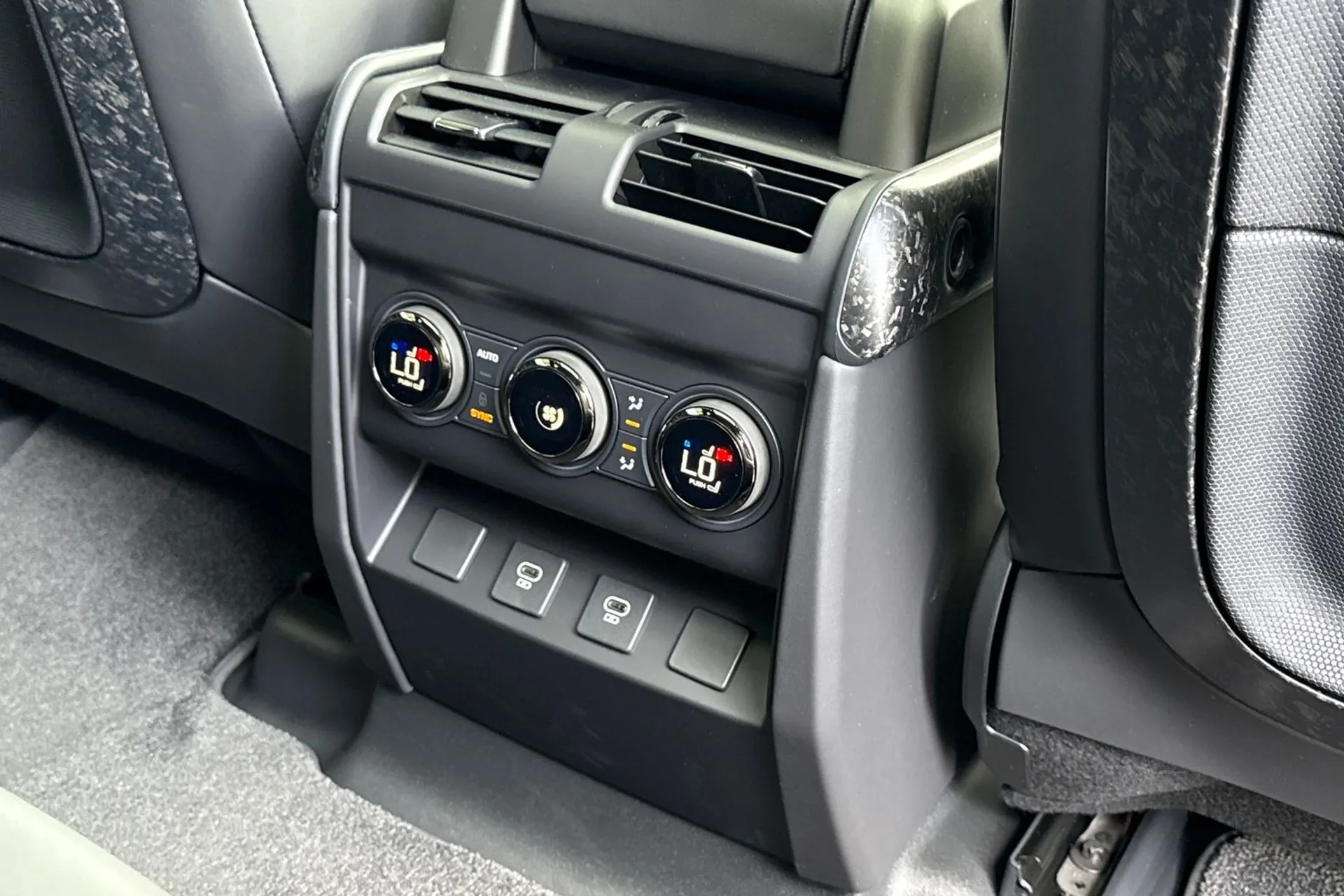 LAND ROVER Defender 110 thumbnail image number 80