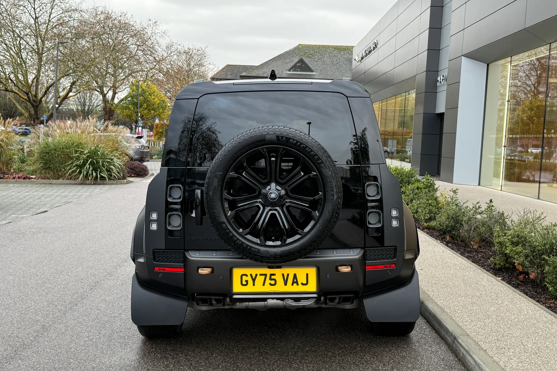 LAND ROVER Defender 110 thumbnail image number 18