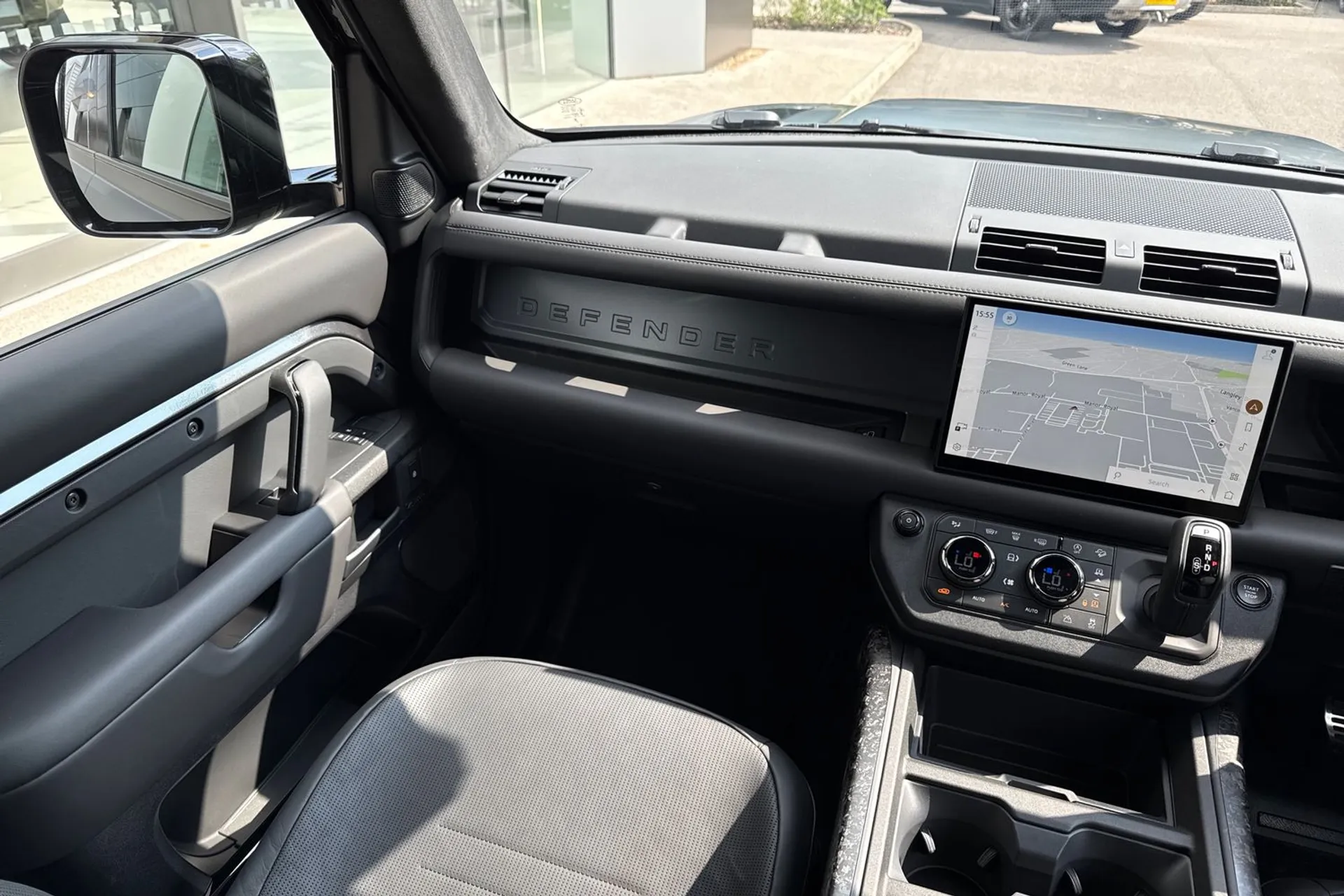 LAND ROVER Defender 110 thumbnail image number 34