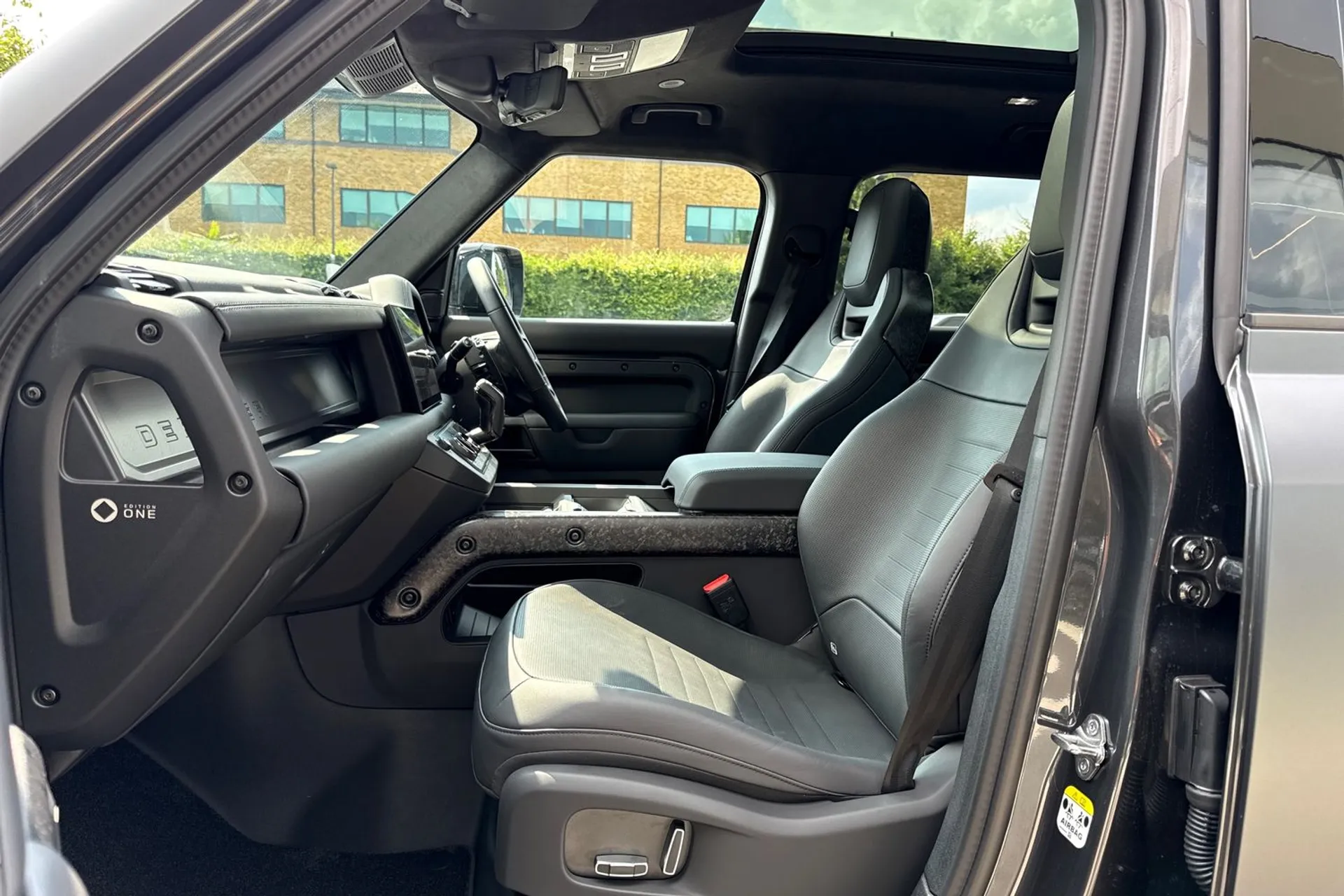 LAND ROVER Defender 110 thumbnail image number 86