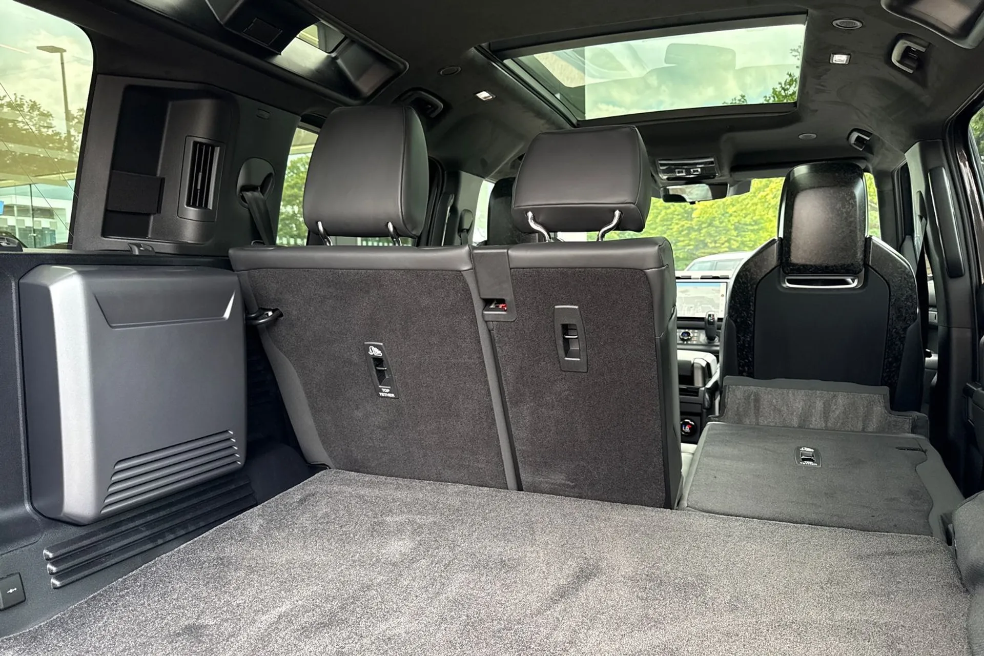 LAND ROVER Defender 110 thumbnail image number 76