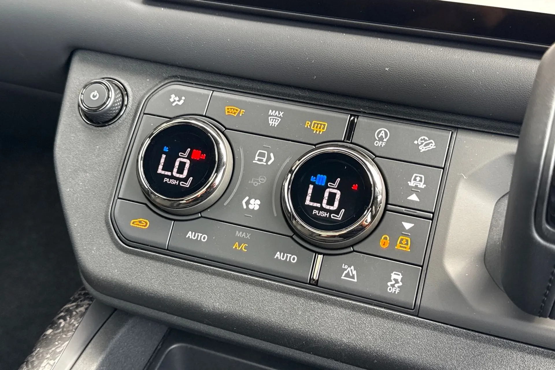 LAND ROVER Defender 110 thumbnail image number 62