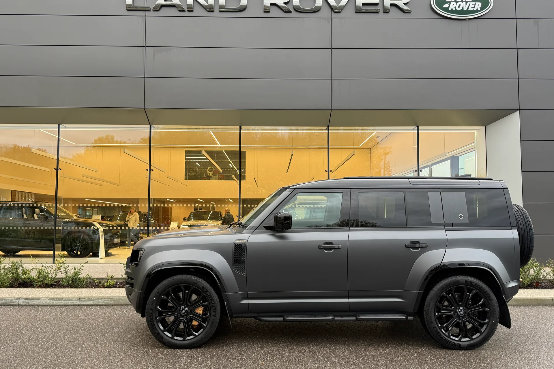 LAND ROVER Defender 110 thumbnail image number 33