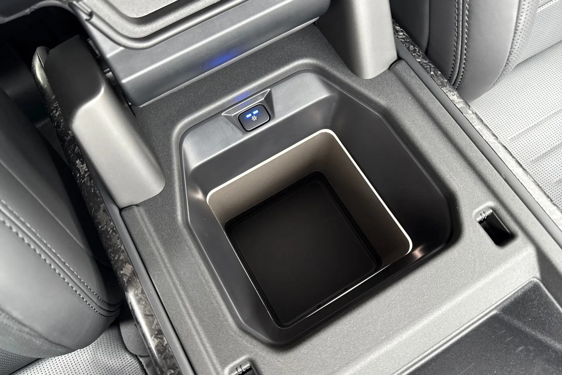 LAND ROVER Defender 110 thumbnail image number 50