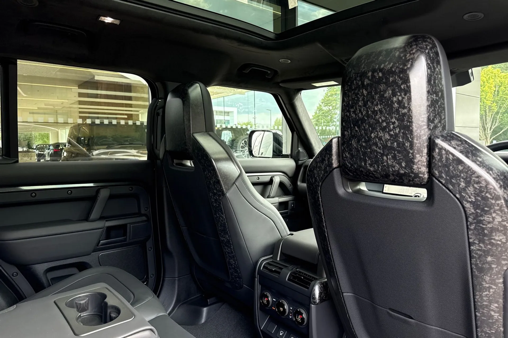 LAND ROVER Defender 110 thumbnail image number 79