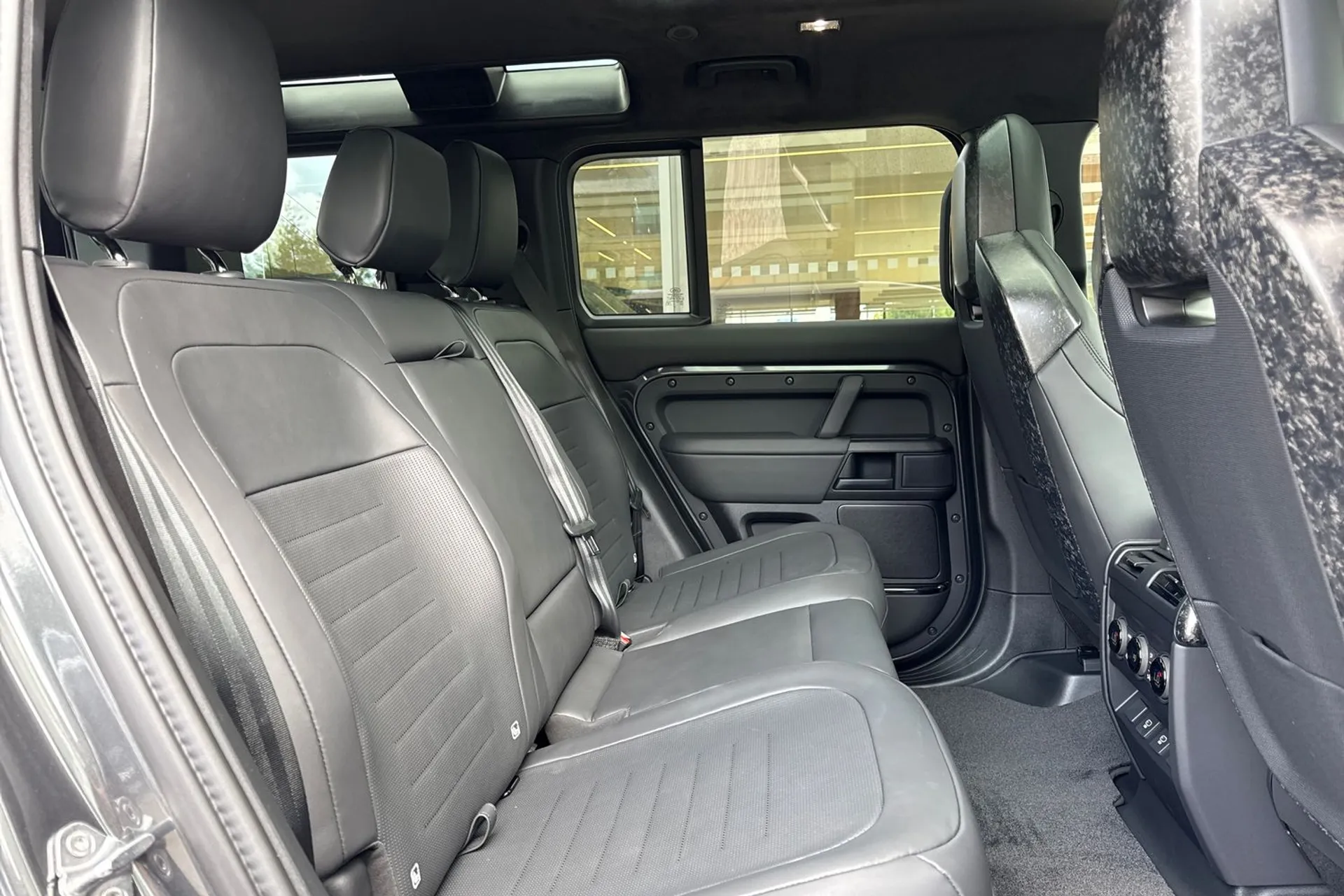 LAND ROVER Defender 110 thumbnail image number 77