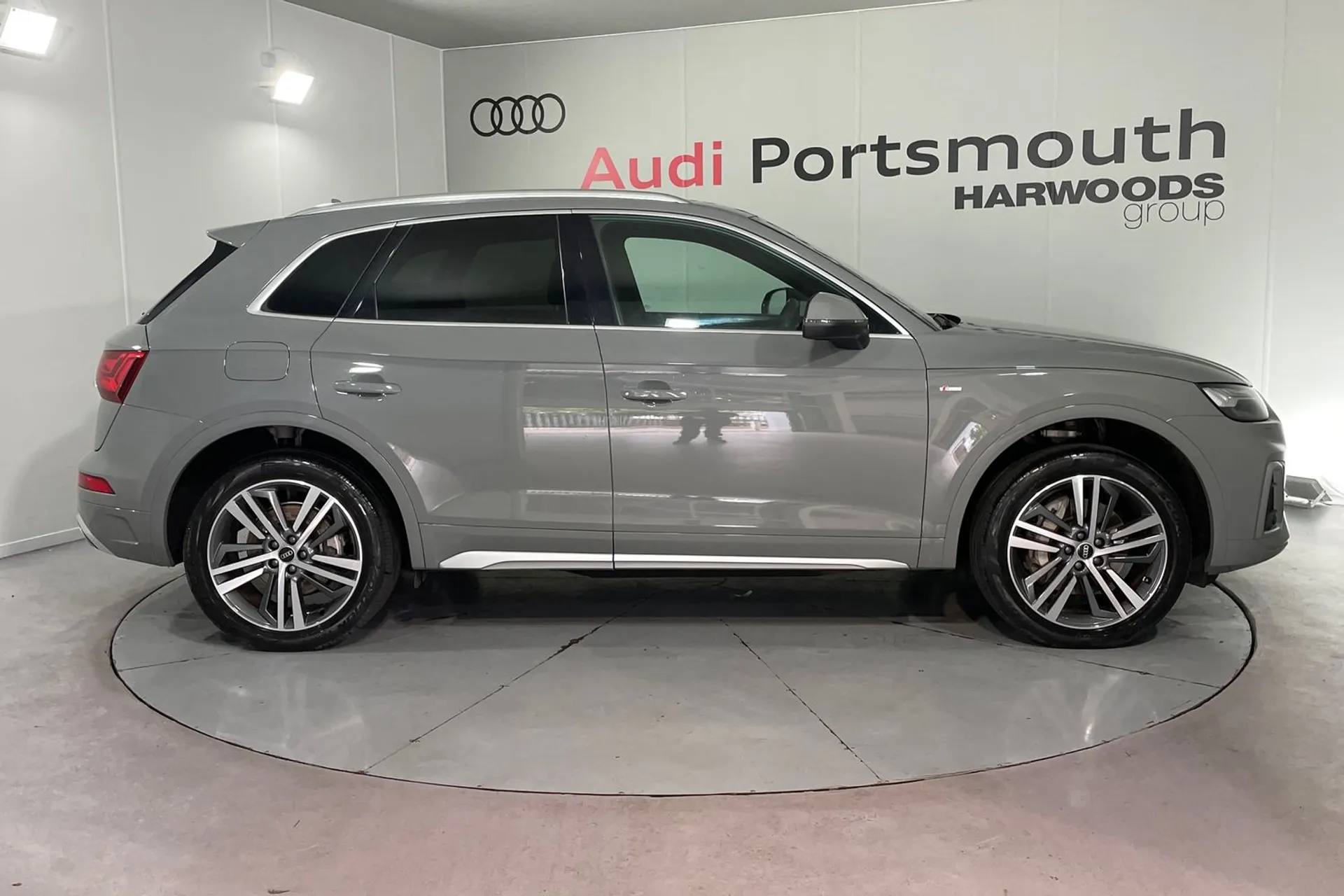 Audi Q5 thumbnail image number 2