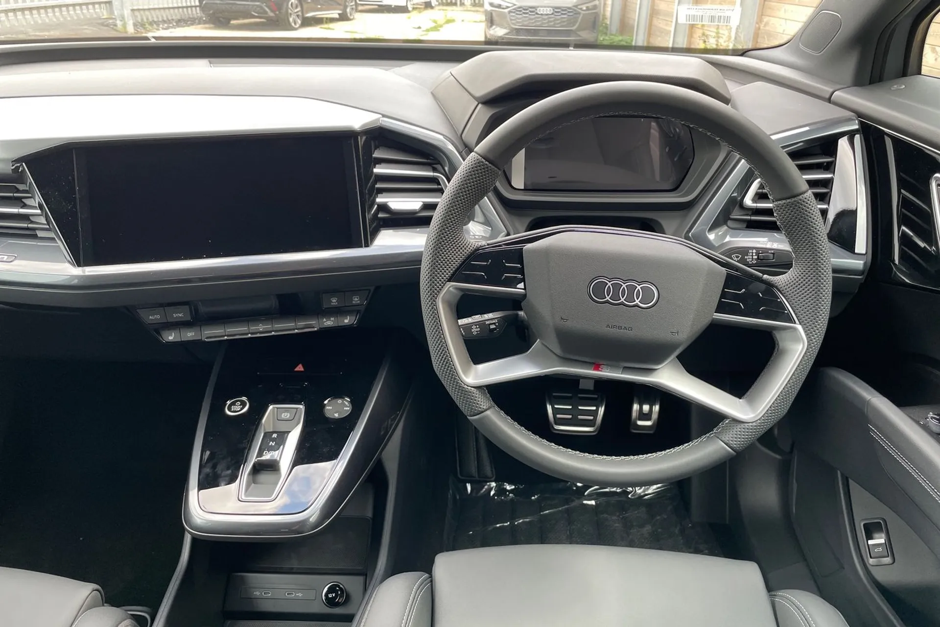 Audi Q4 e-tron thumbnail image number 31