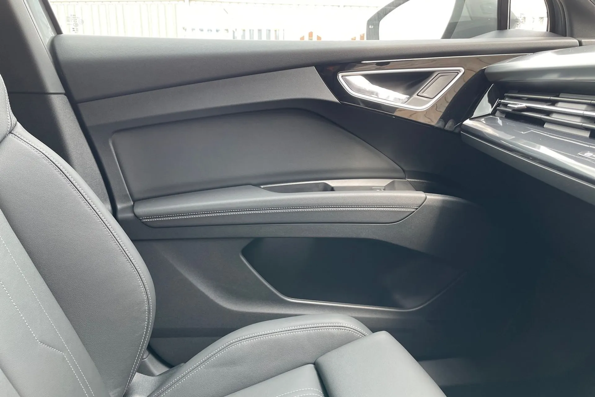 Audi Q4 e-tron thumbnail image number 37