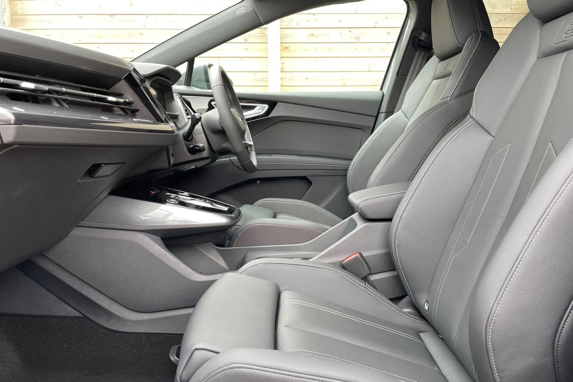 Audi Q4 e-tron thumbnail image number 25