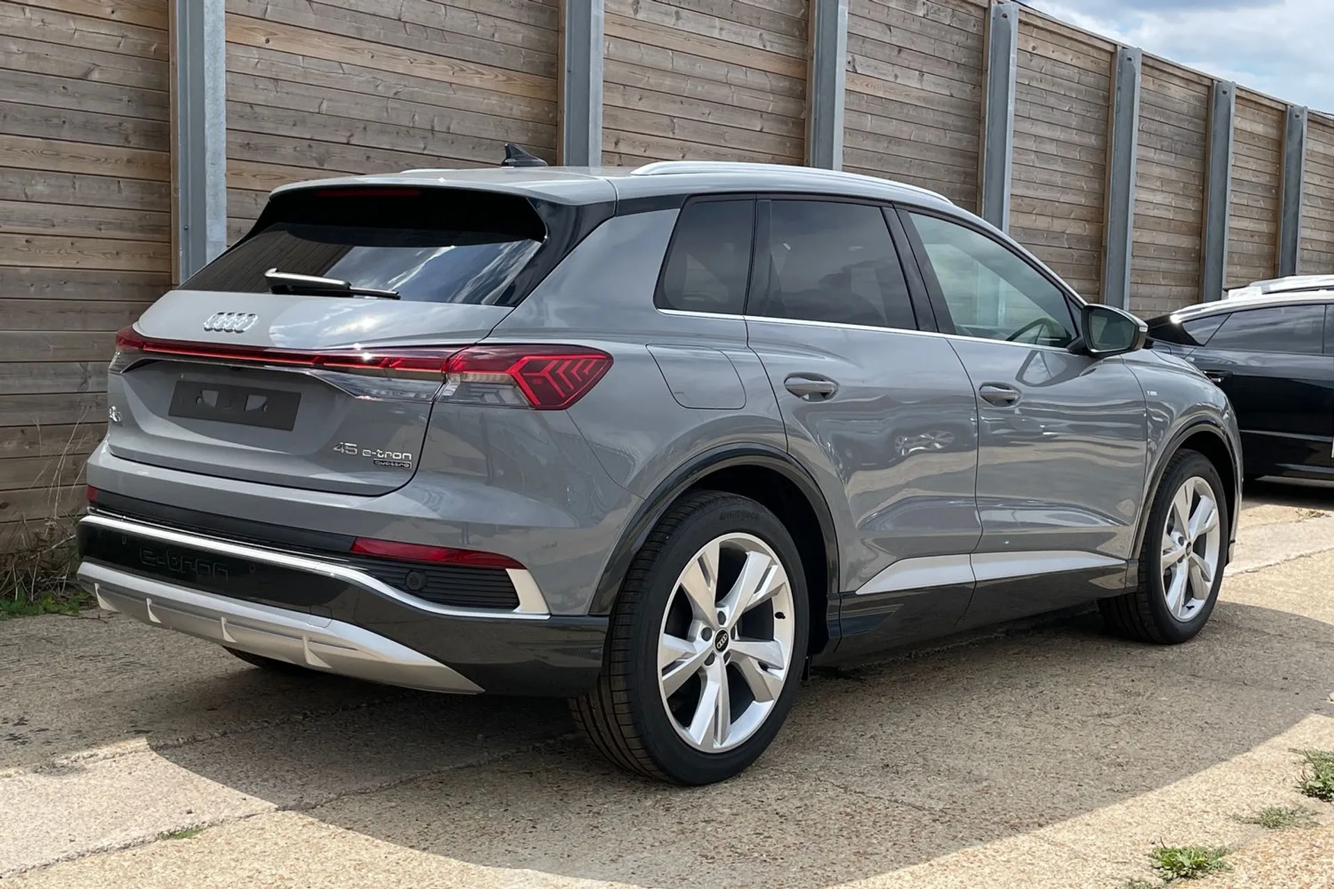 Audi Q4 e-tron thumbnail image number 6