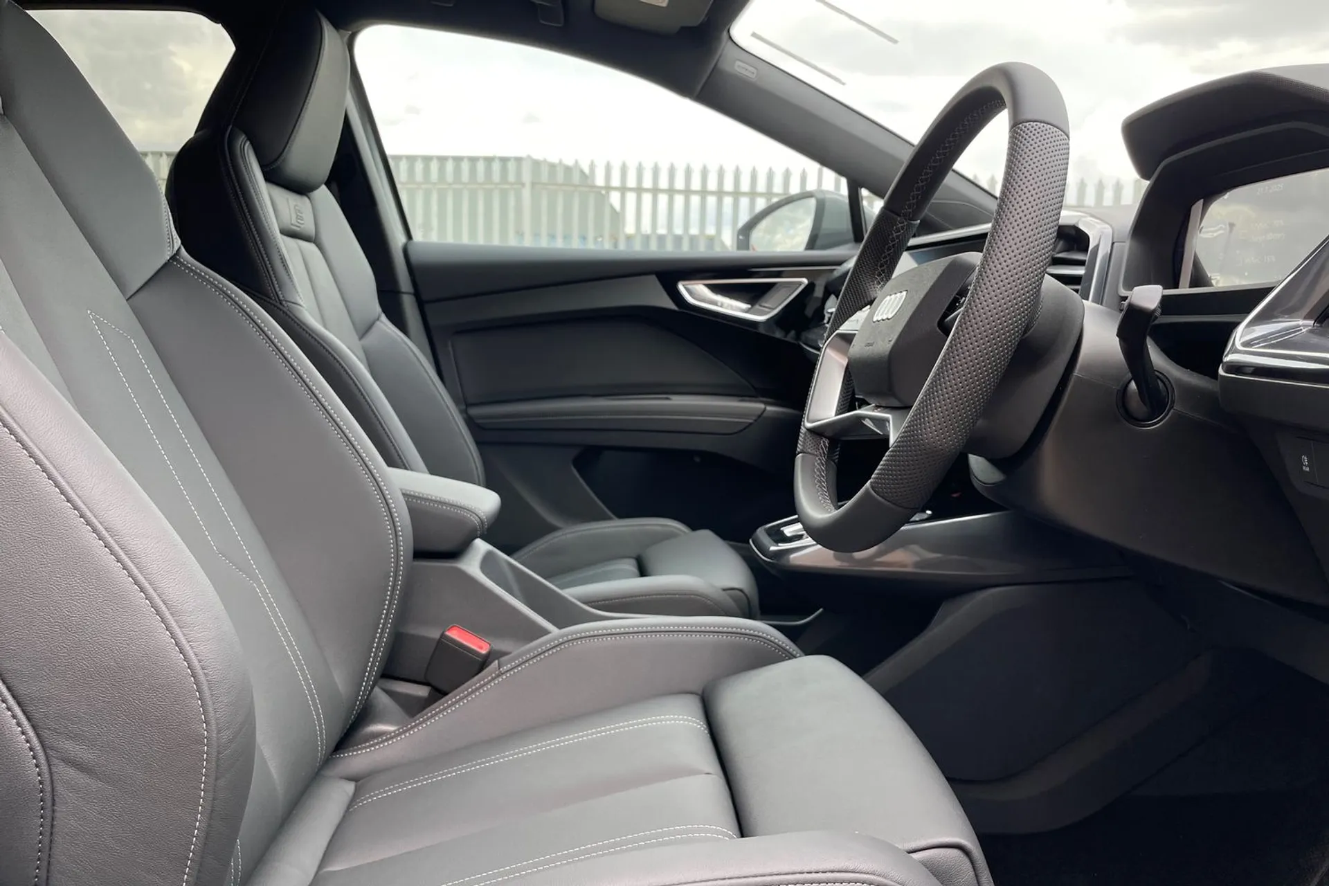 Audi Q4 e-tron thumbnail image number 22