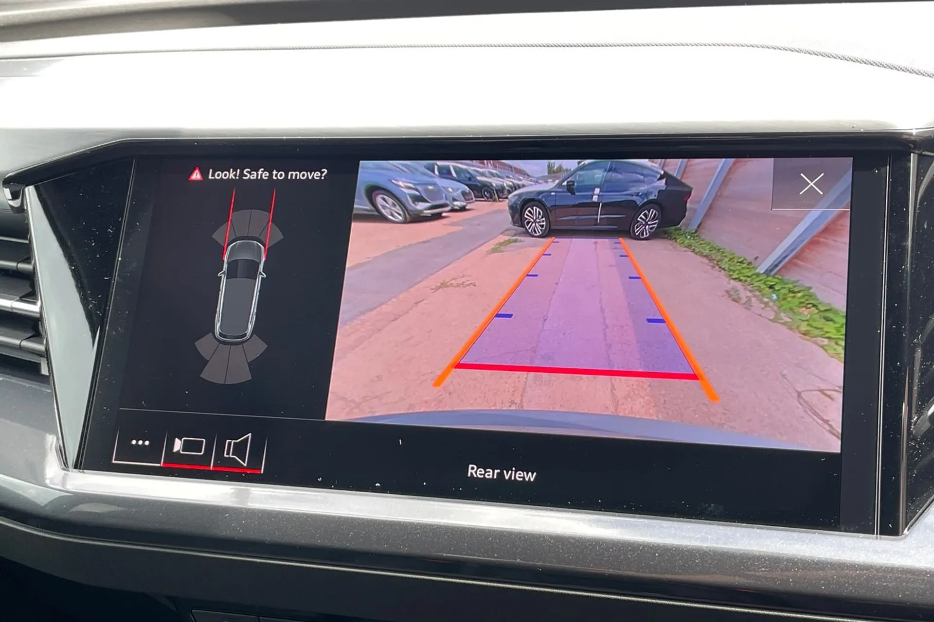 Audi Q4 e-tron thumbnail image number 35