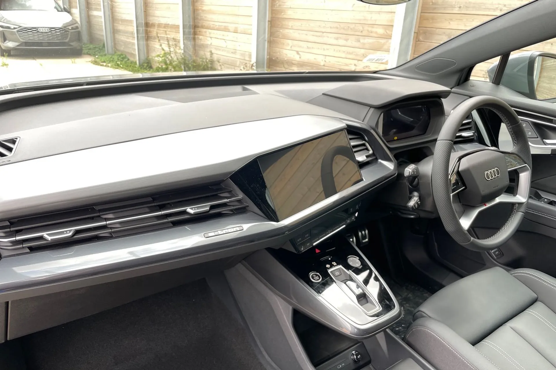 Audi Q4 e-tron thumbnail image number 24