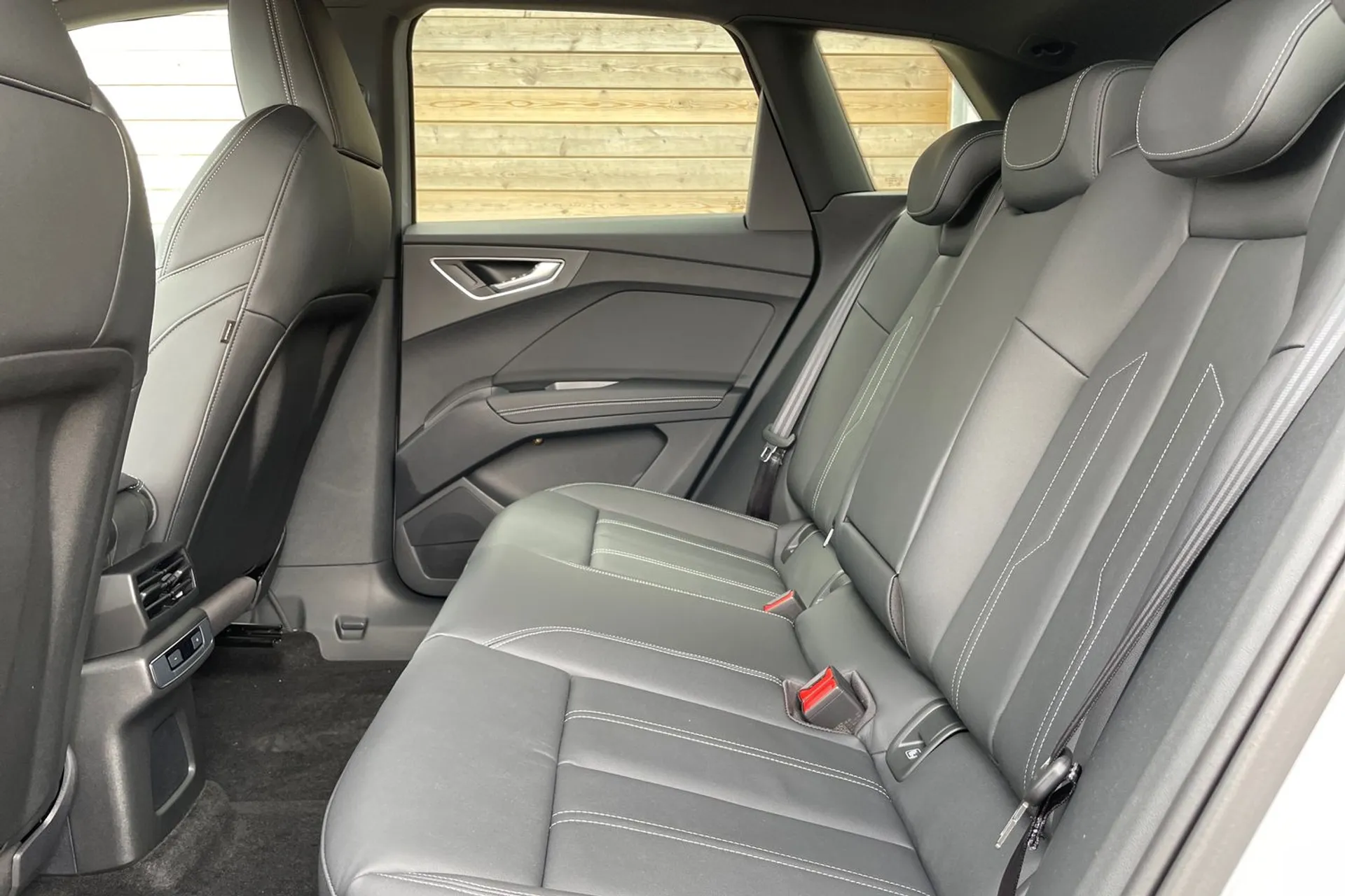 Audi Q4 e-tron thumbnail image number 27