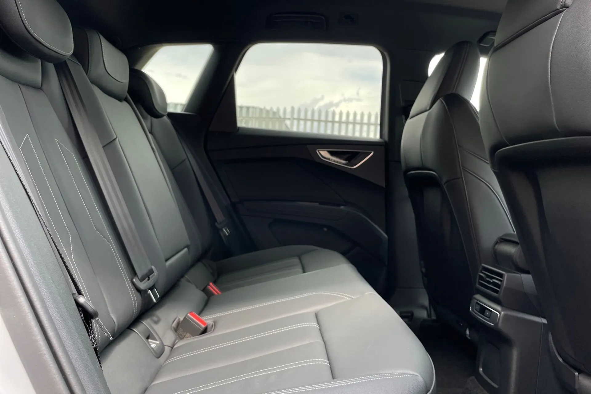 Audi Q4 e-tron thumbnail image number 19