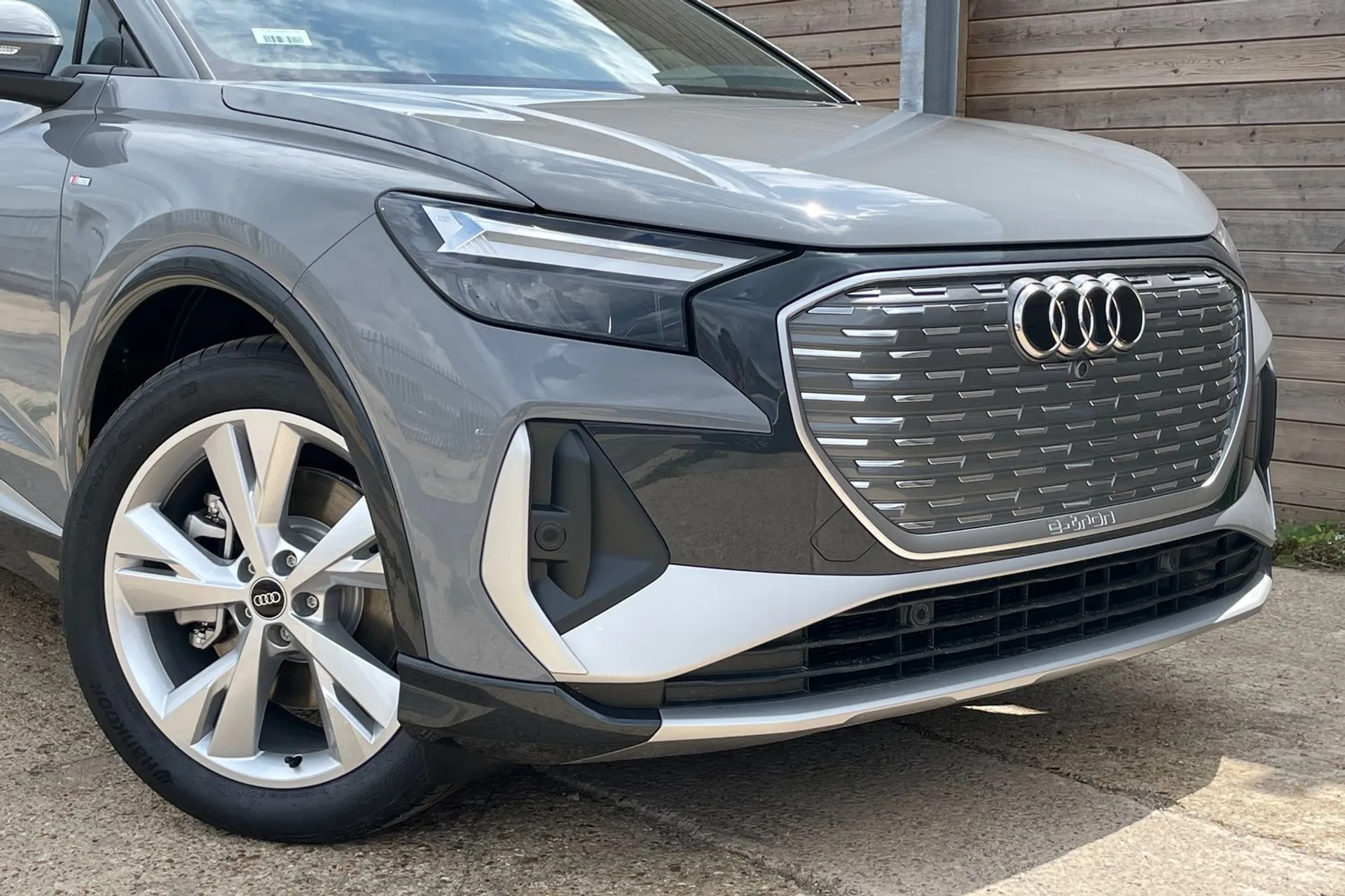 Audi Q4 e-tron thumbnail image number 5