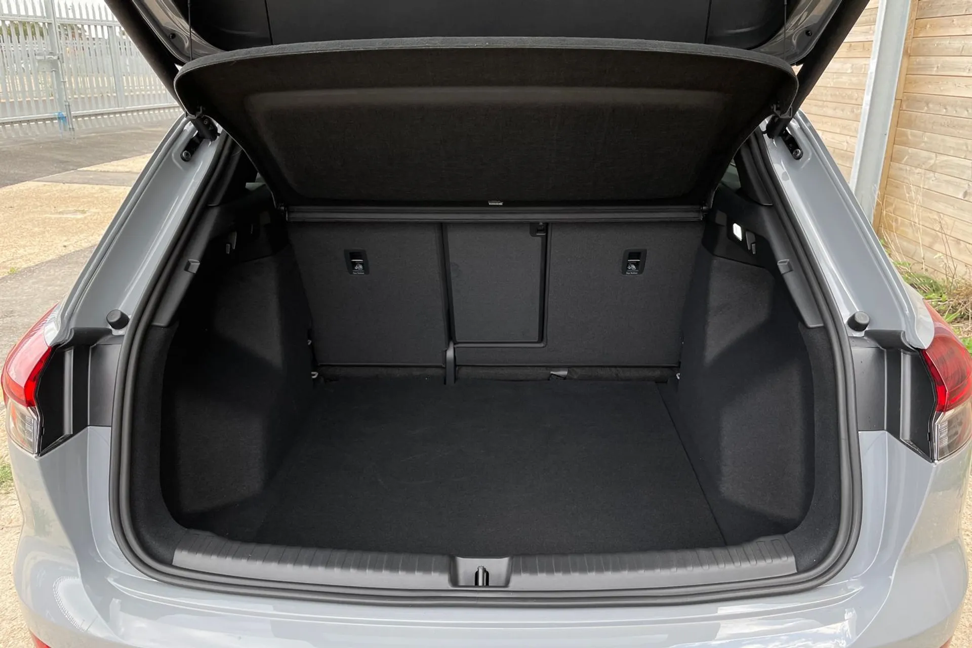 Audi Q4 e-tron thumbnail image number 16