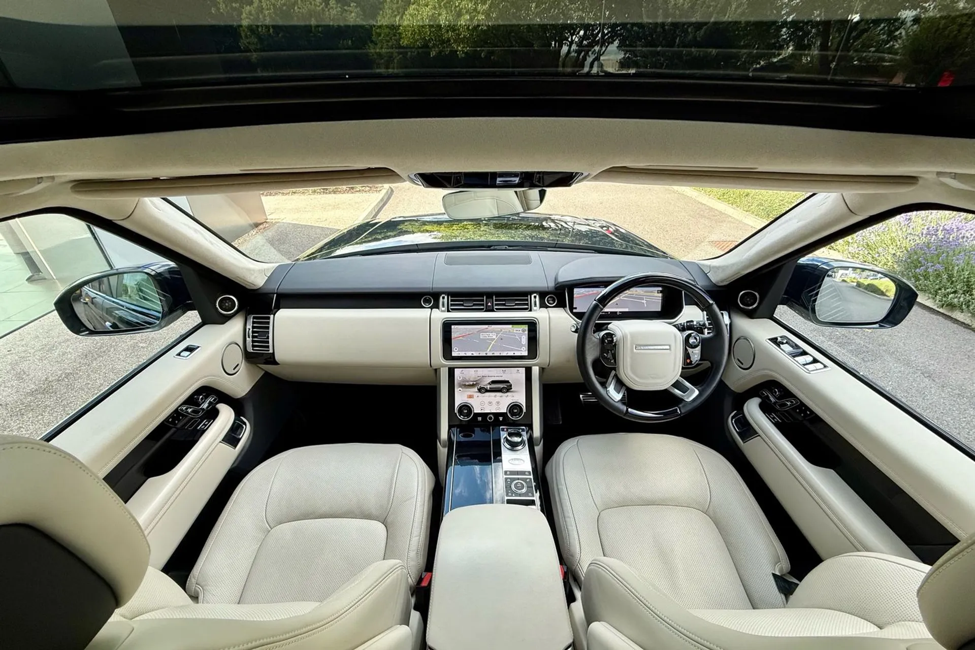 LAND ROVER RANGE ROVER thumbnail image number 3
