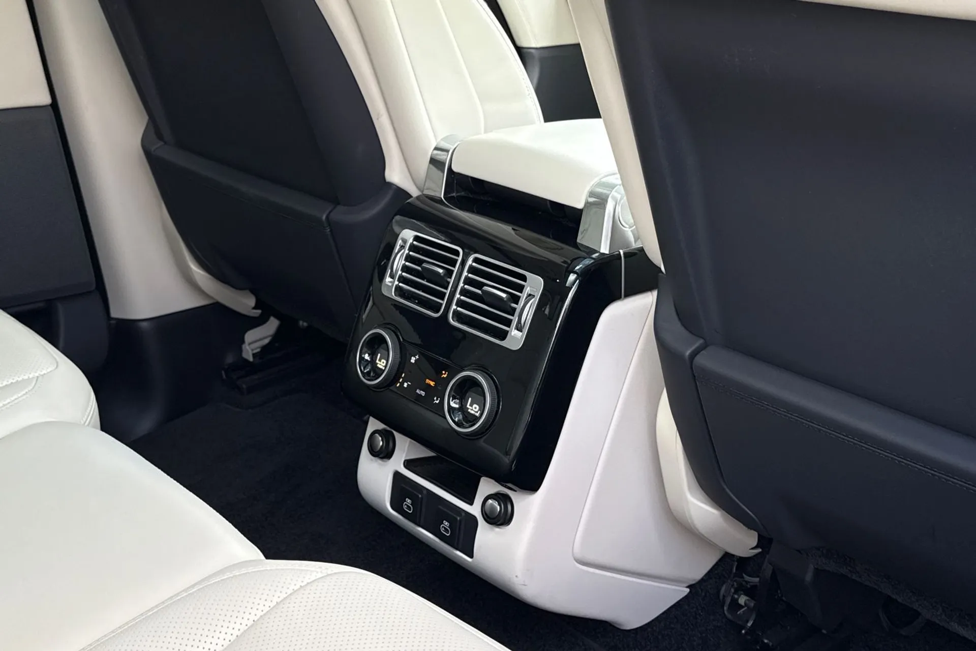 LAND ROVER RANGE ROVER thumbnail image number 37