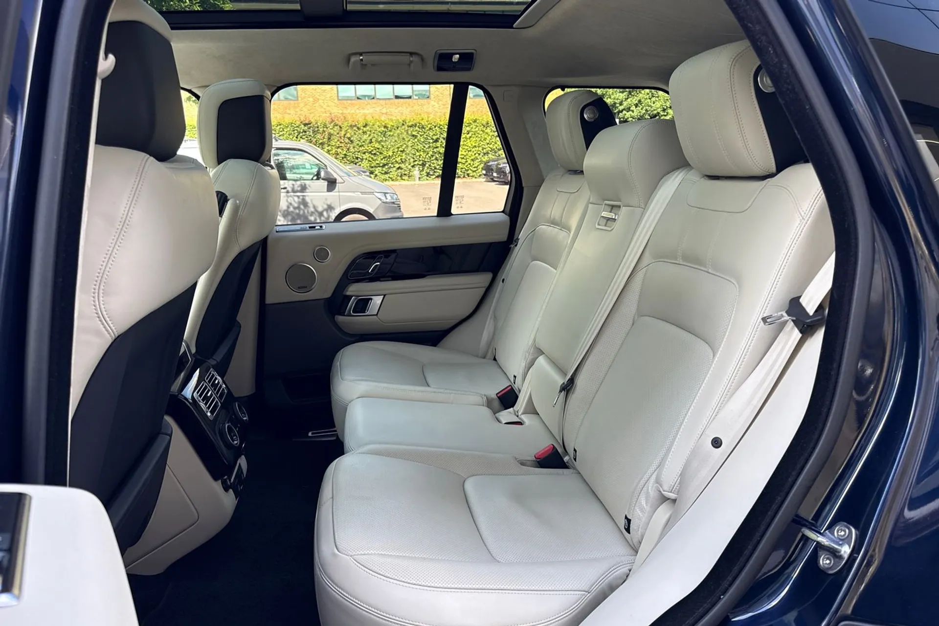 LAND ROVER RANGE ROVER thumbnail image number 49