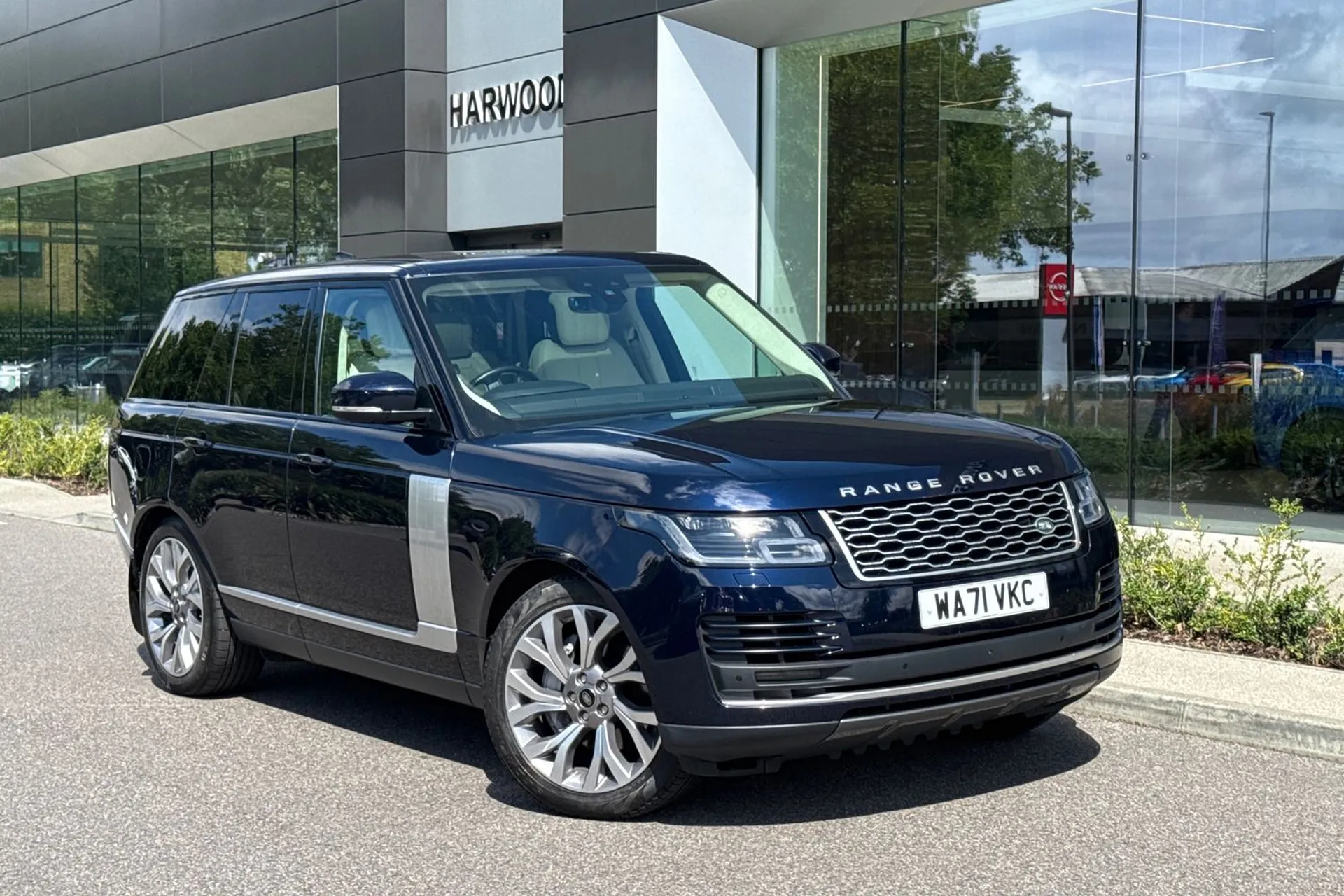 LAND ROVER RANGE ROVER focused image