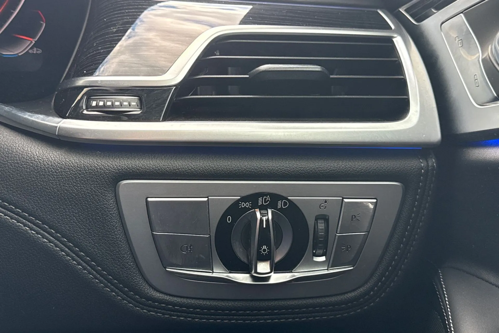 BMW 7 SERIES thumbnail image number 66