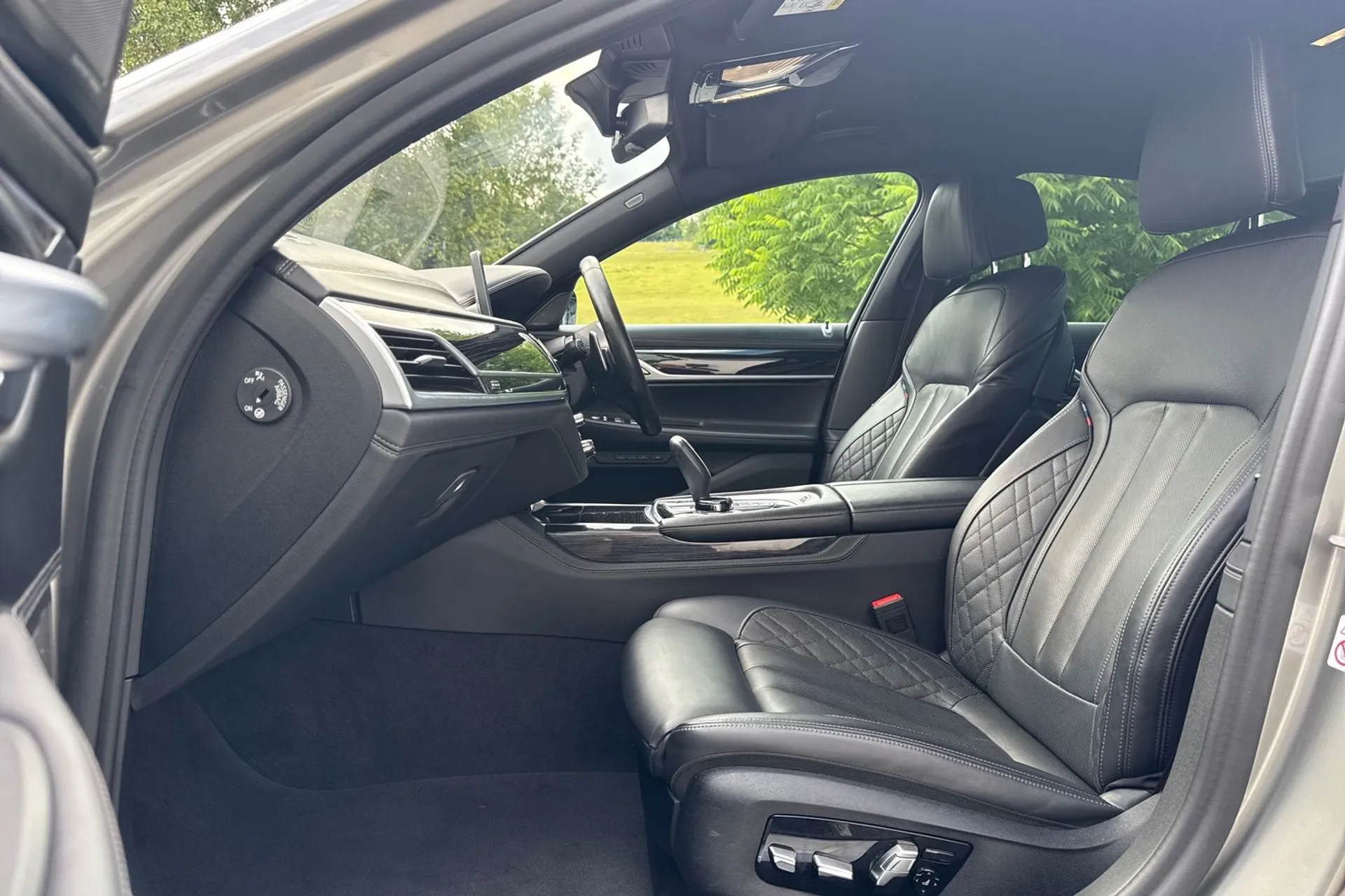 BMW 7 SERIES thumbnail image number 10