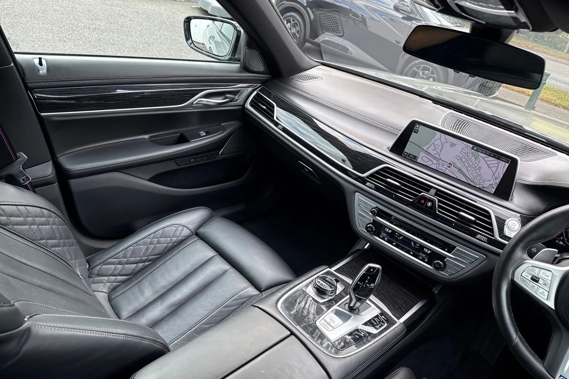 BMW 7 SERIES thumbnail image number 37
